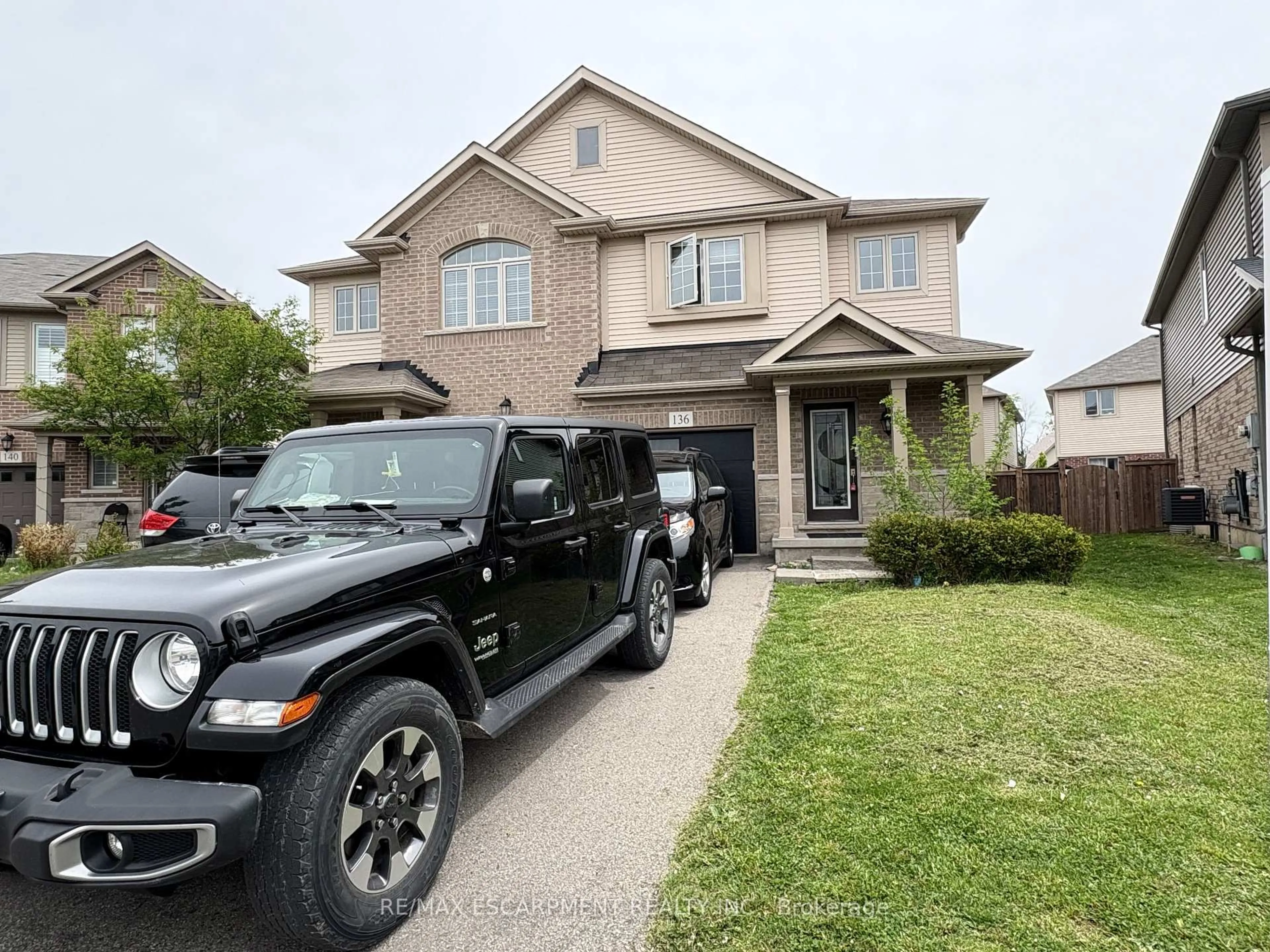 Home with vinyl exterior material, street for 136 Westbank Tr, Hamilton Ontario L8J 1R5