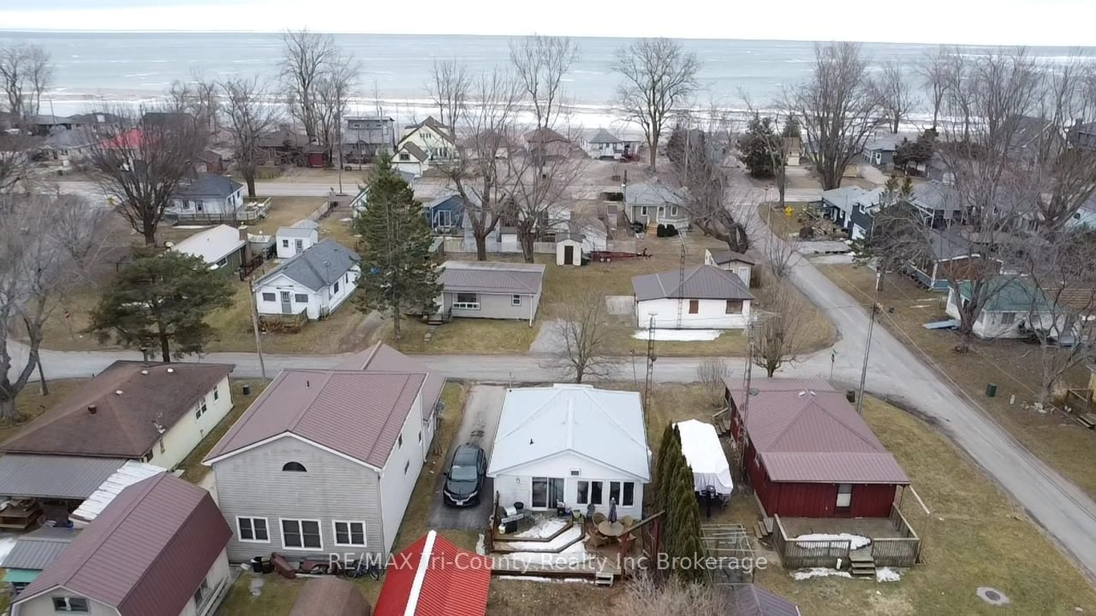 A pic from outside/outdoor area/front of a property/back of a property/a pic from drone, street for 4 Palin St, Norfolk Ontario N0E 1M0