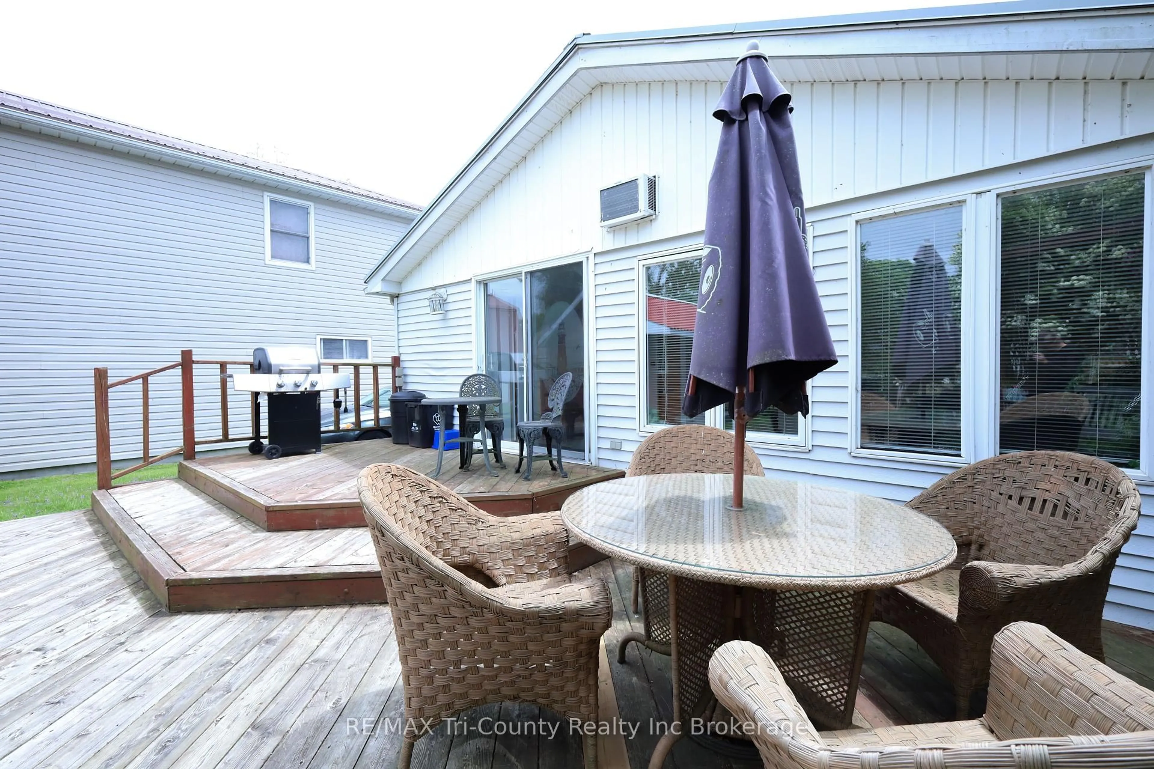 Patio, street for 4 Palin St, Norfolk Ontario N0E 1M0