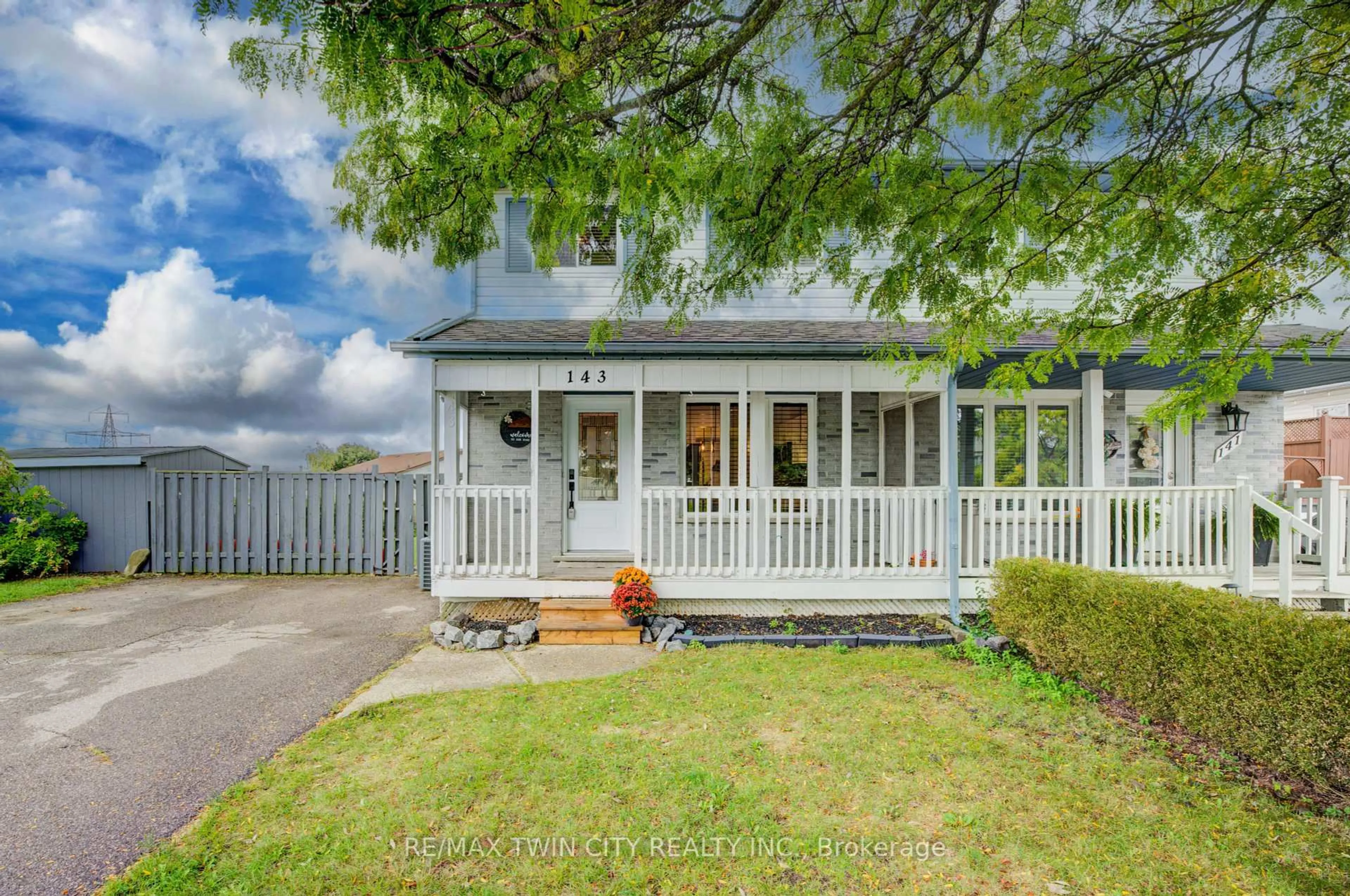 A pic from outside/outdoor area/front of a property/back of a property/a pic from drone, street for 143 Dyer Crt, Cambridge Ontario N3C 4B9