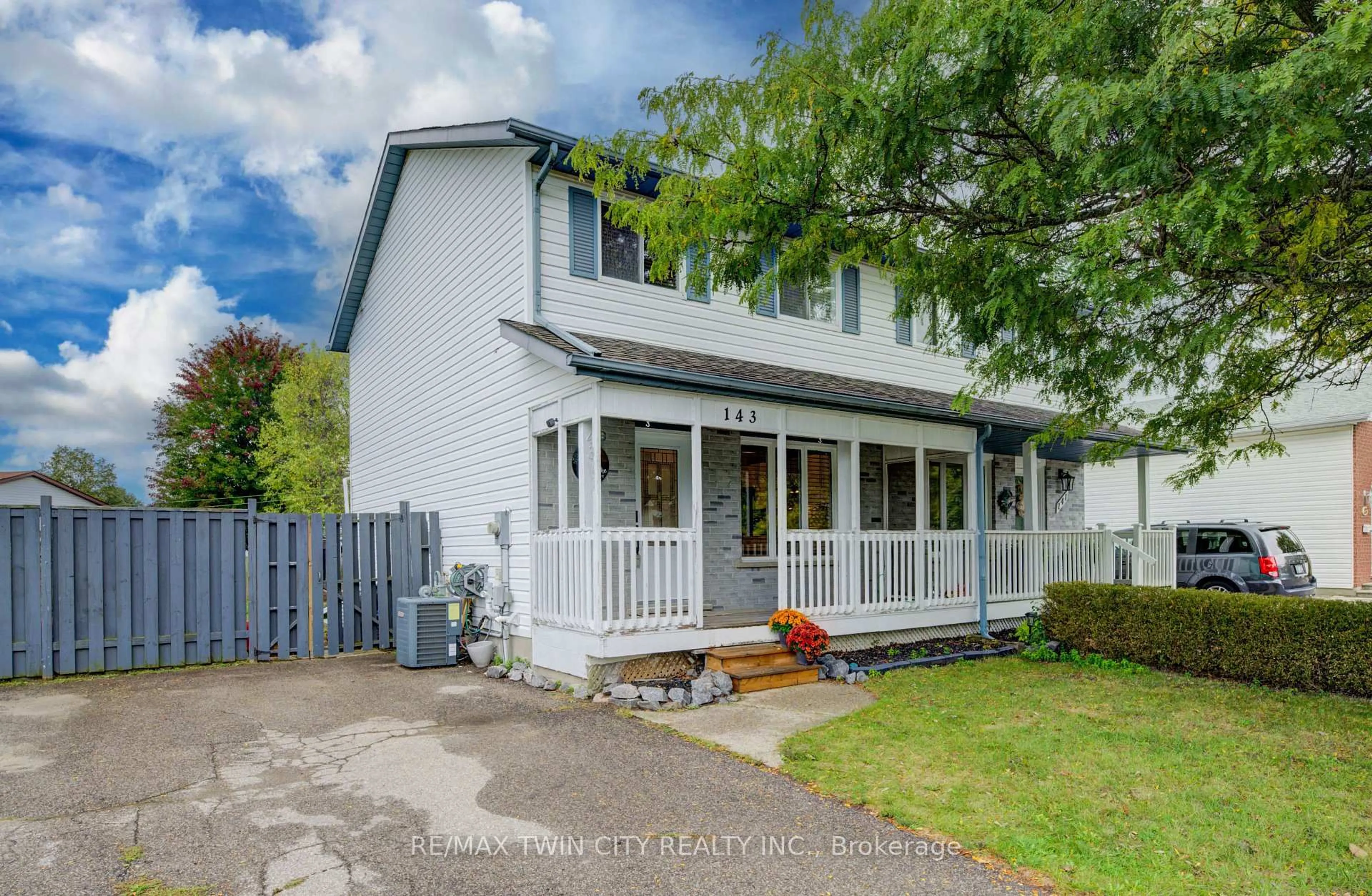 A pic from outside/outdoor area/front of a property/back of a property/a pic from drone, street for 143 Dyer Crt, Cambridge Ontario N3C 4B9