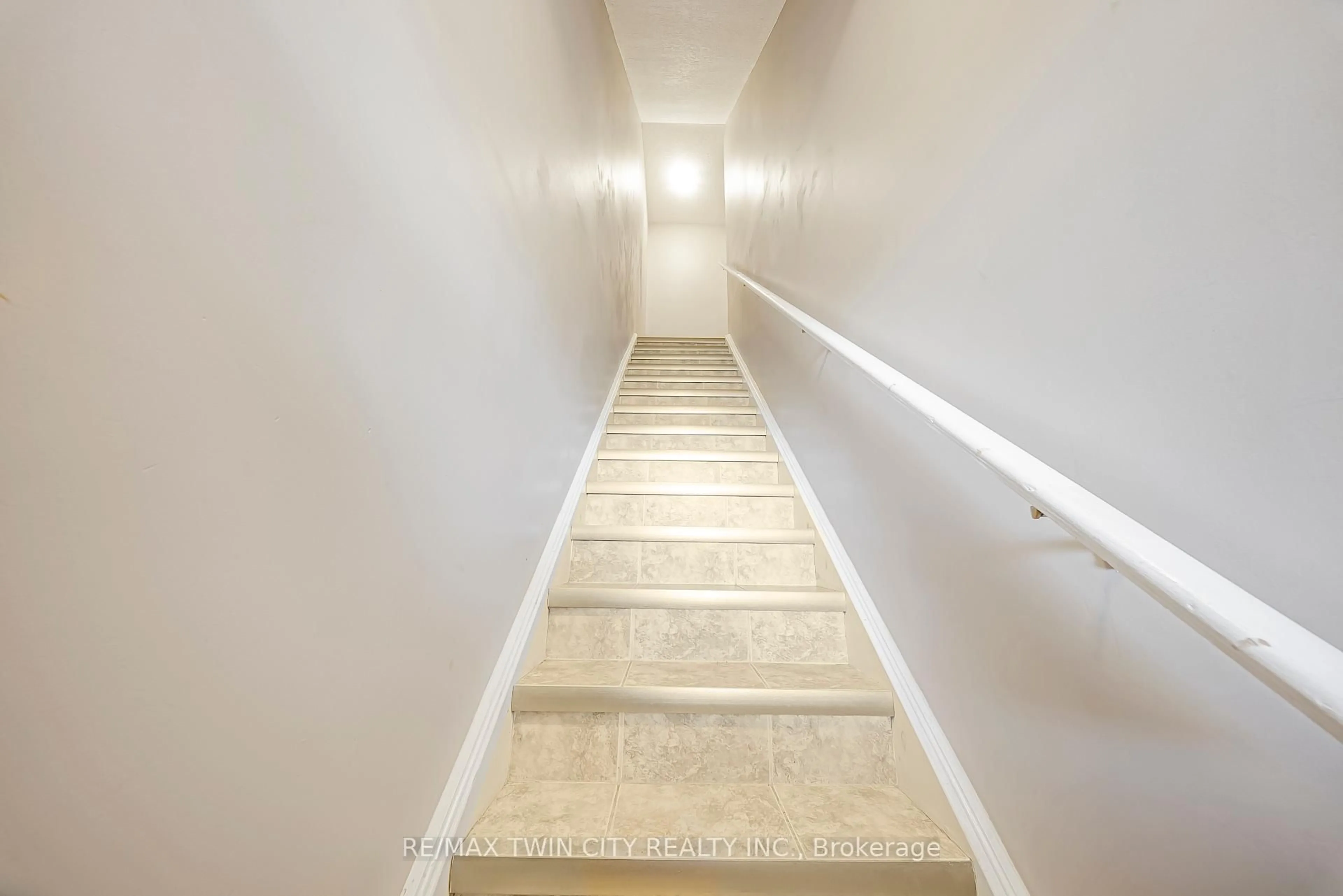 Stairs for 1108 Fairway Rd #C, Kitchener Ontario N2A 0J3