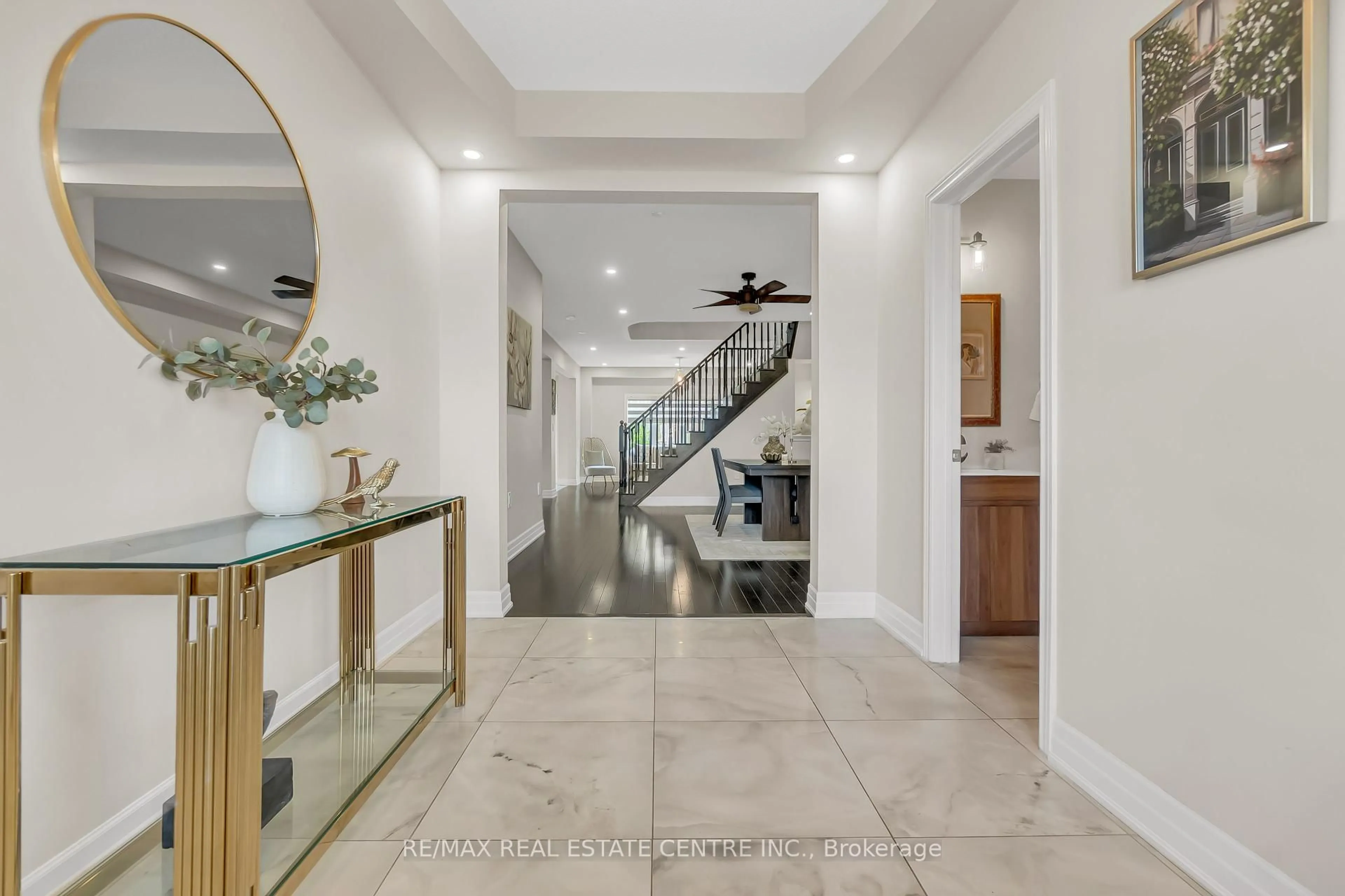 Indoor foyer for 214 Blair Creek Dr, Kitchener Ontario N2P 0G2