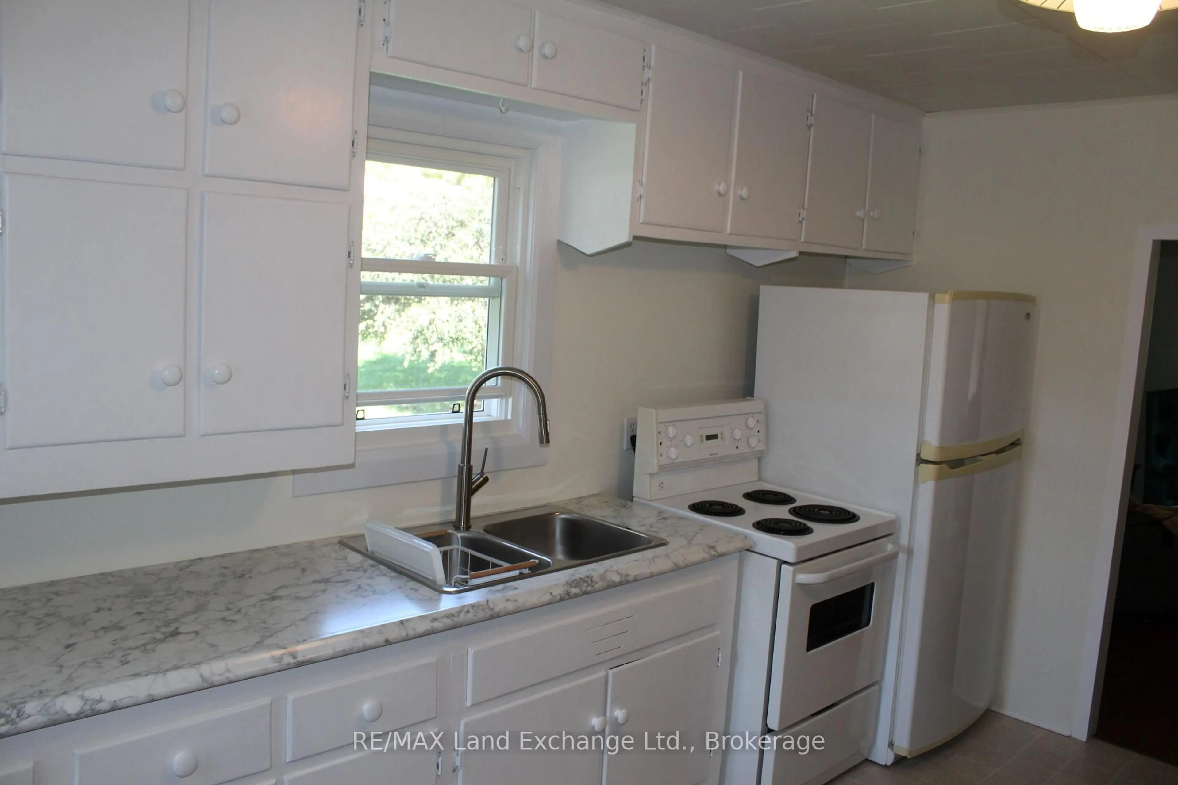 Standard kitchen, unknown for 415 Elgin St, Kincardine Ontario N2Z 2V4