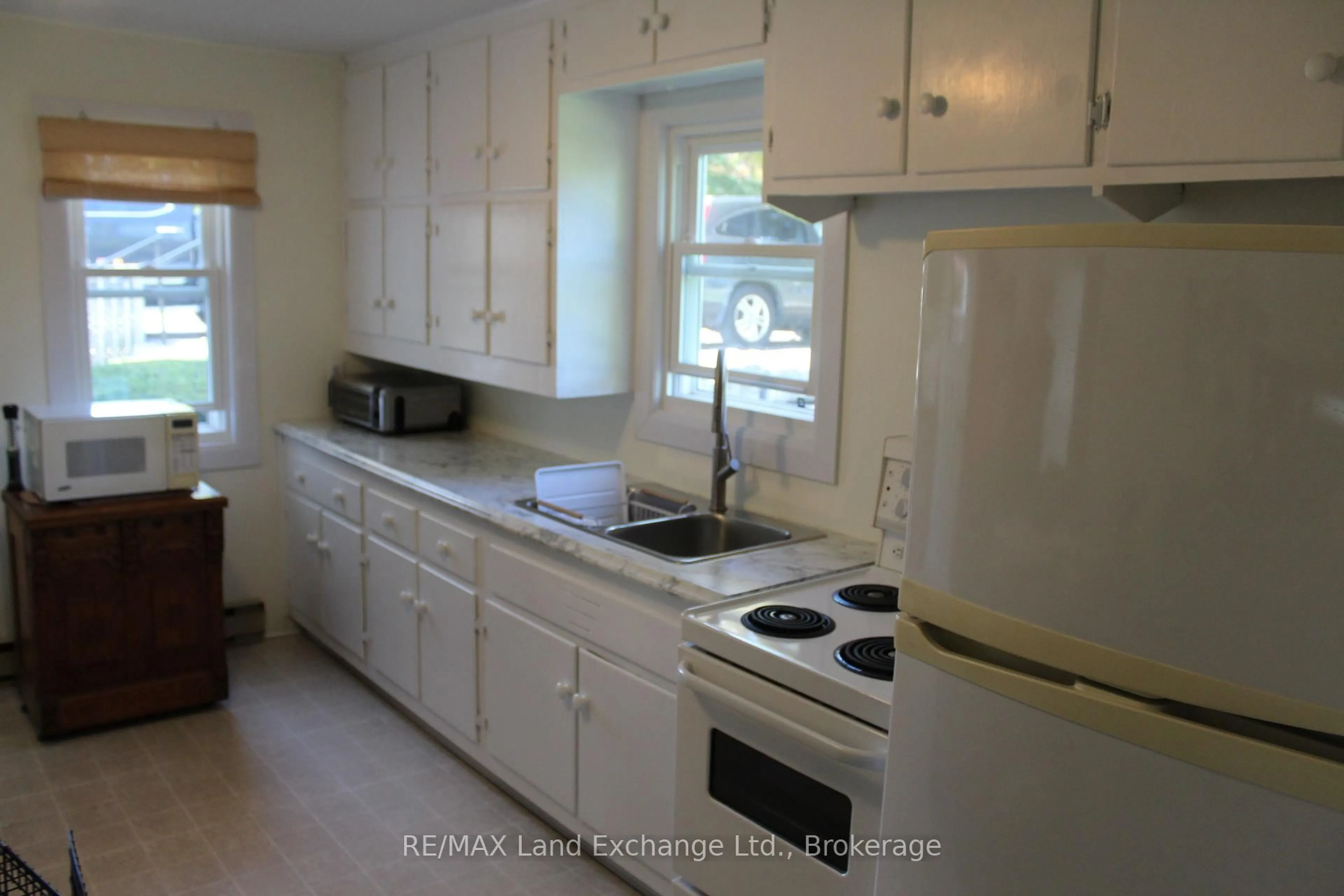 Standard kitchen, unknown for 415 Elgin St, Kincardine Ontario N2Z 2V4