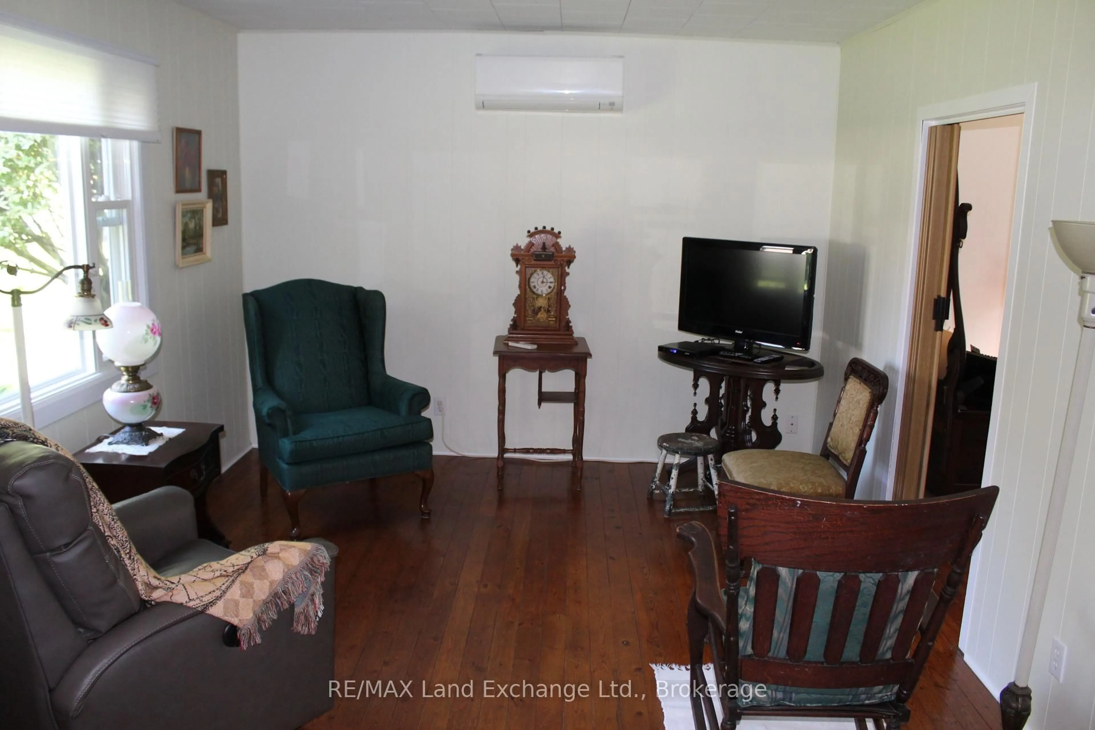 Living room with furniture, wood/laminate floor for 415 Elgin St, Kincardine Ontario N2Z 2V4