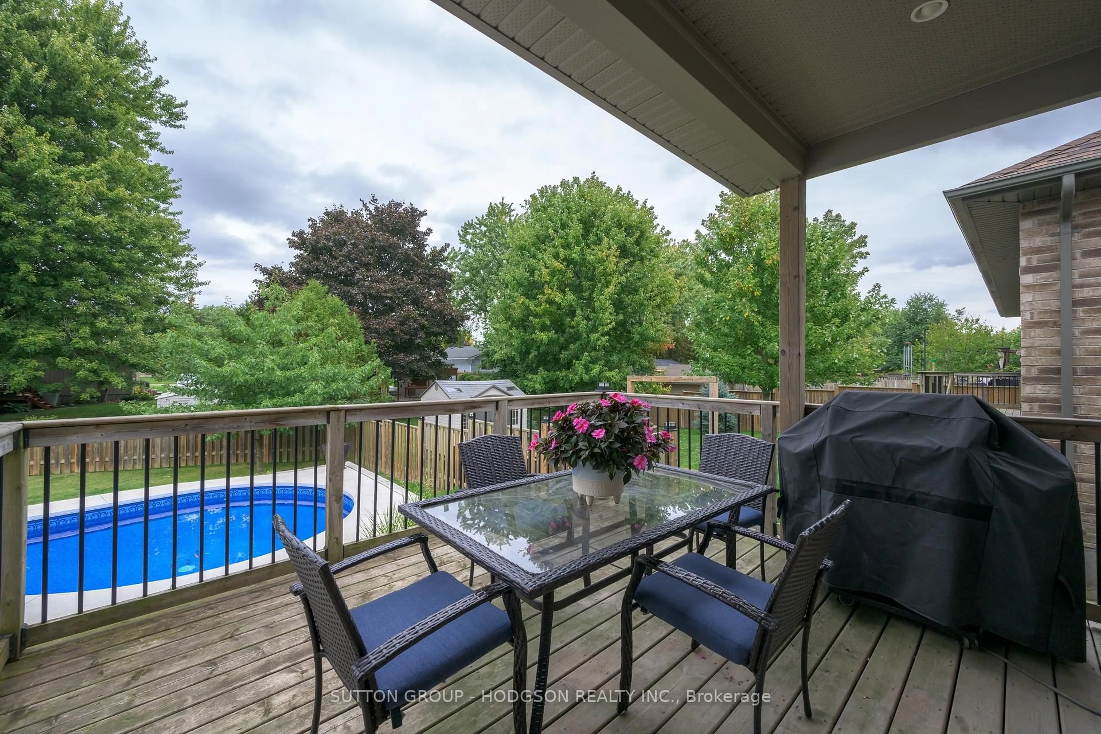 Patio, water/lake/river/ocean view for 120 Joseph St, Lucan Biddulph Ontario N0M 2J0