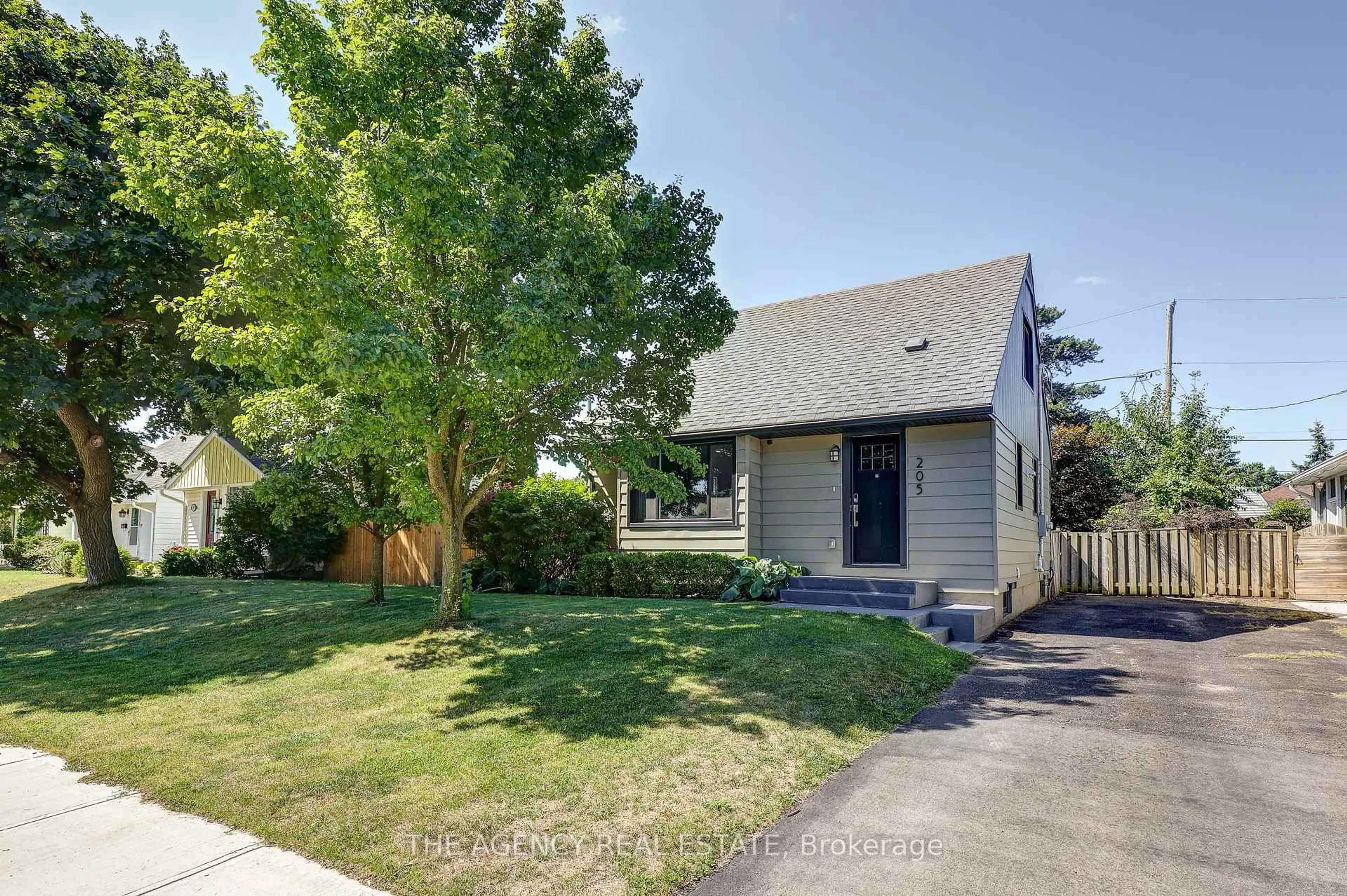 Unknown for 205 Rhine Ave, London East Ontario N5Y 1C7