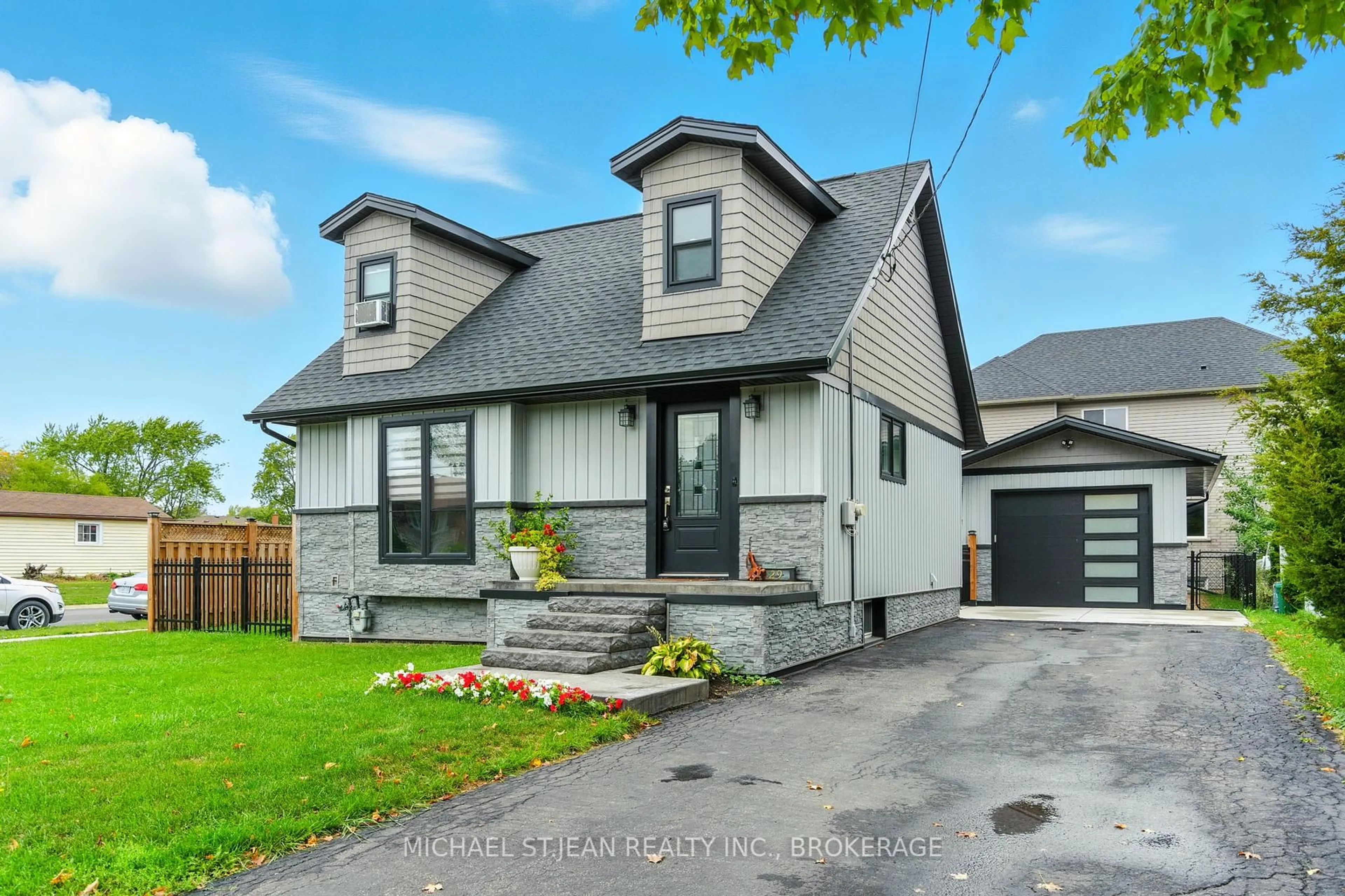 Home with brick exterior material, street for 29 Sauer Ave, Welland Ontario L3B 5H3