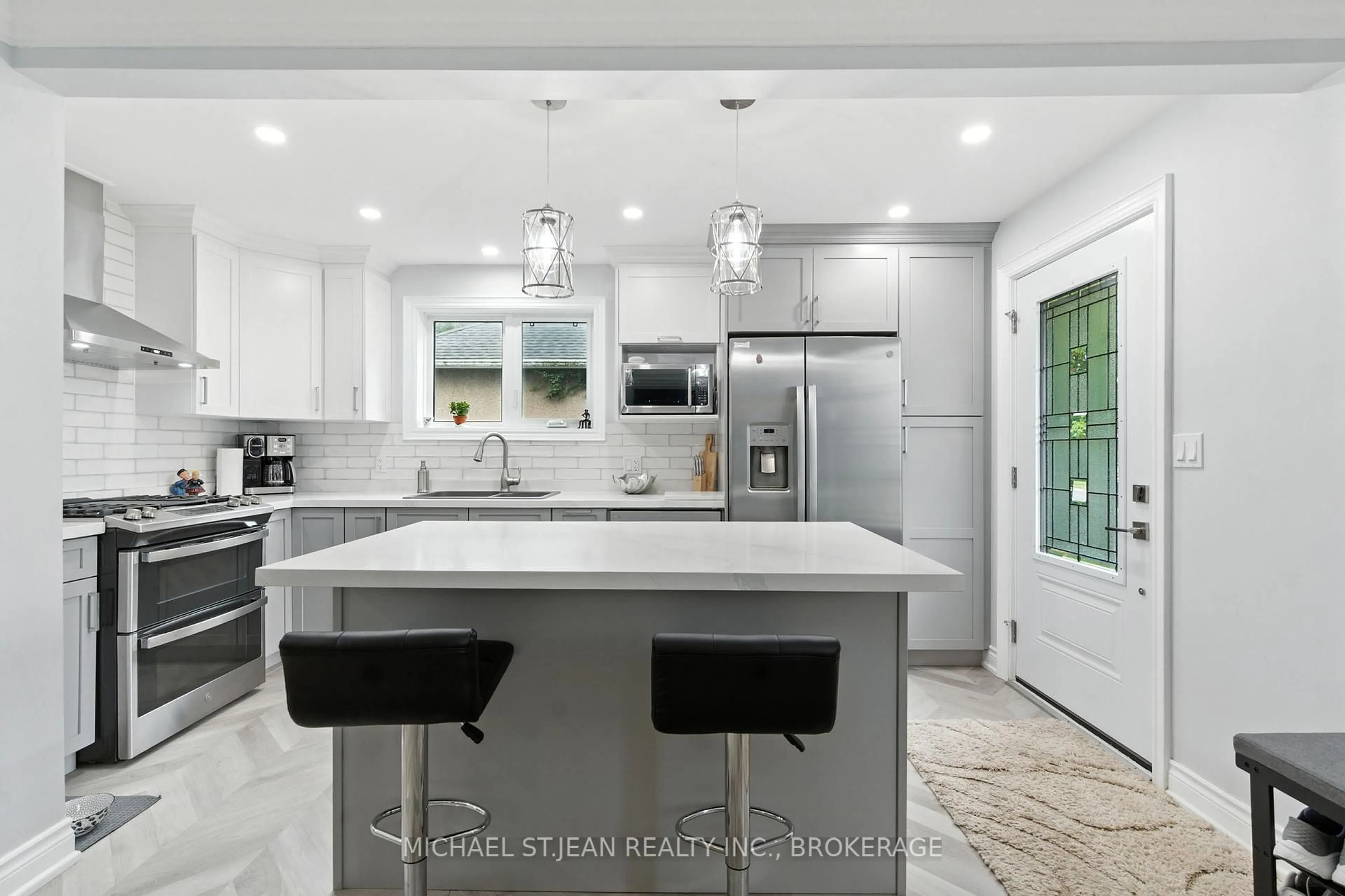 Contemporary kitchen, ceramic/tile floor for 29 Sauer Ave, Welland Ontario L3B 5H3