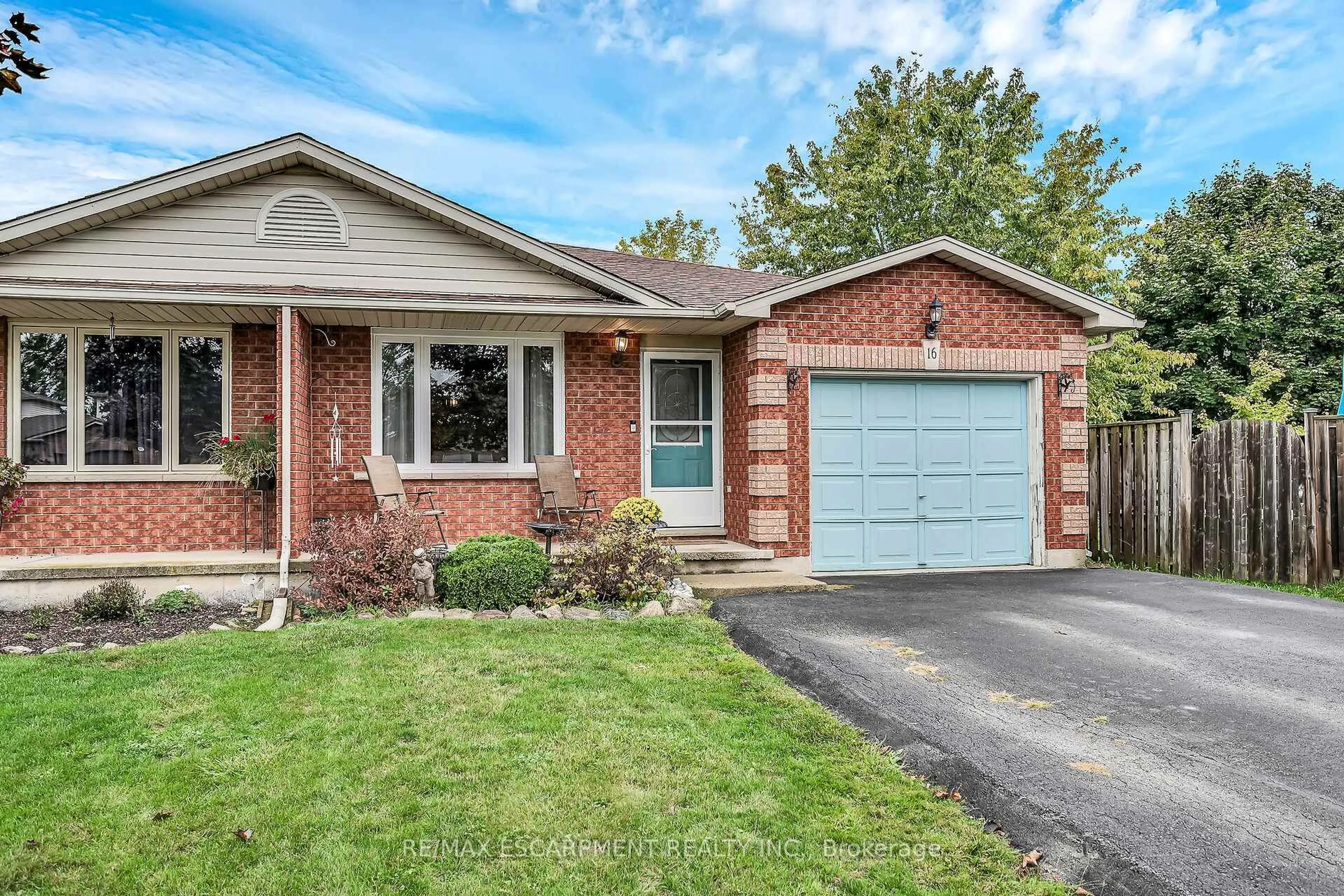 Home with brick exterior material, street for 16 Caledon Crt, Haldimand Ontario N3W 2L5