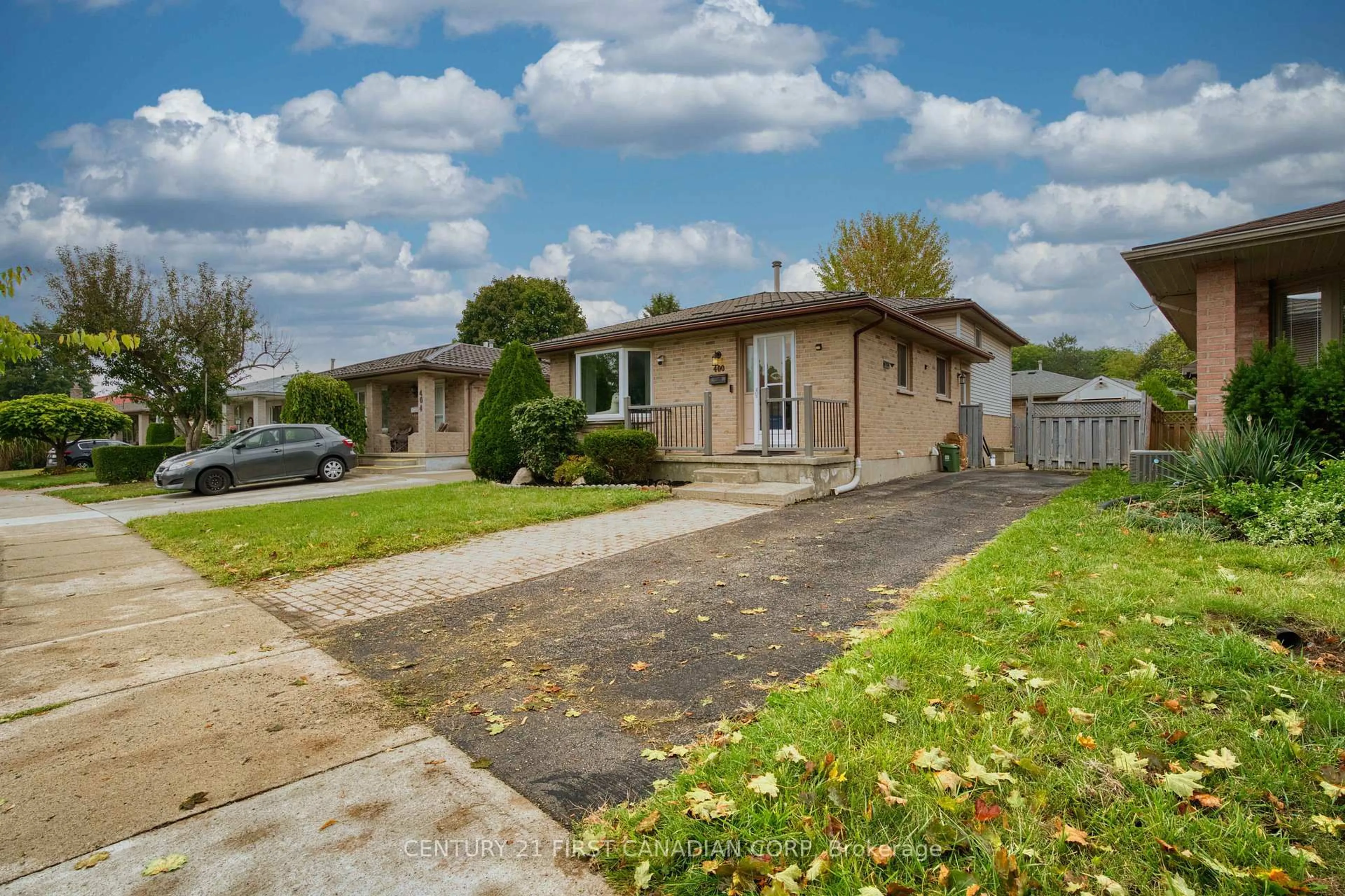 Unknown for 400 Barker St, London East Ontario N5Y 5G6