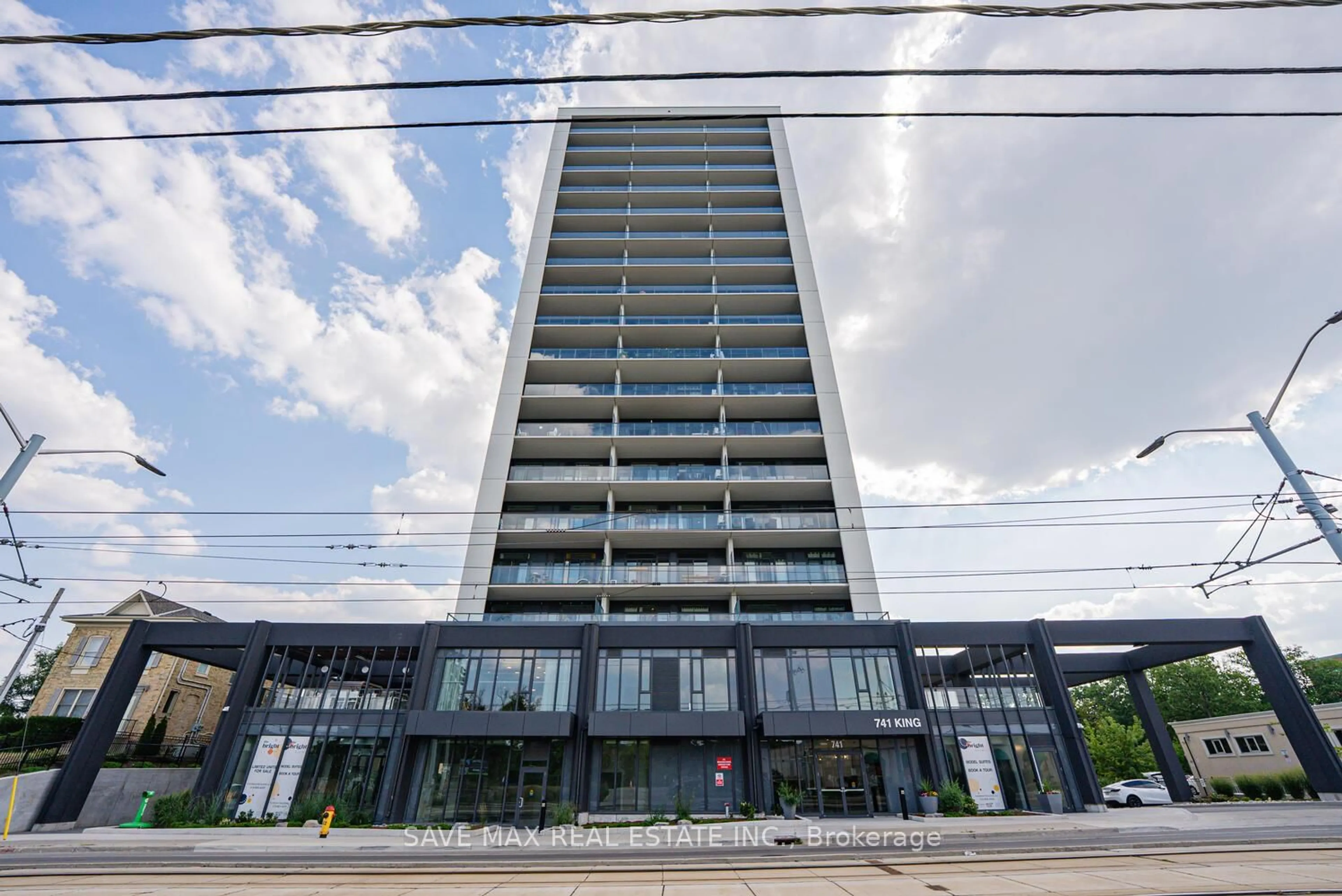 Indoor foyer for 741 King St #411, Kitchener Ontario N2G 0E9