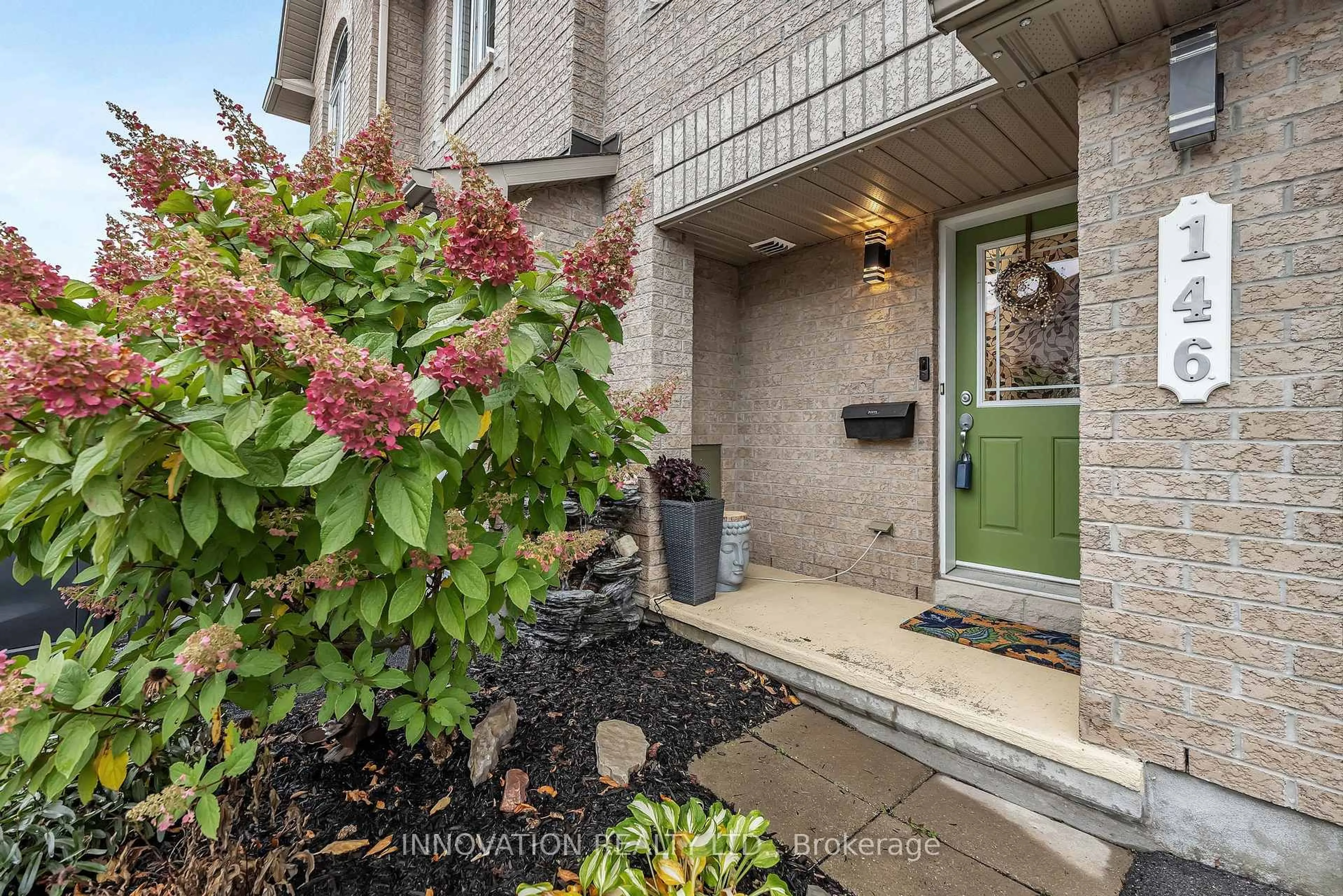 Indoor entryway for 146 Silvermoon Cres, Ottawa Ontario K4A 0P5