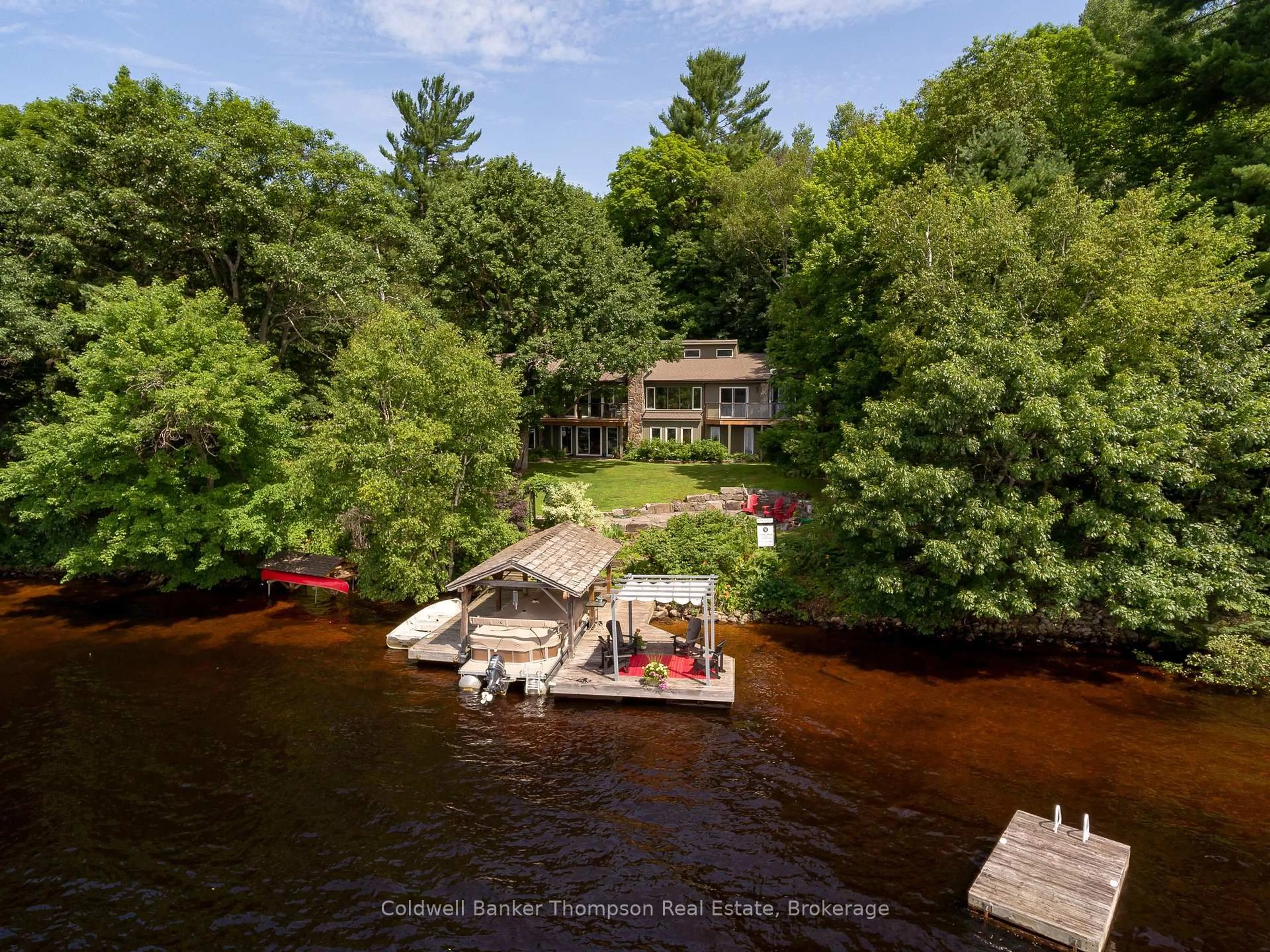 A pic from outside/outdoor area/front of a property/back of a property/a pic from drone, water/lake/river/ocean view for 54 Rowan Dr, Huntsville Ontario P1H 2J2