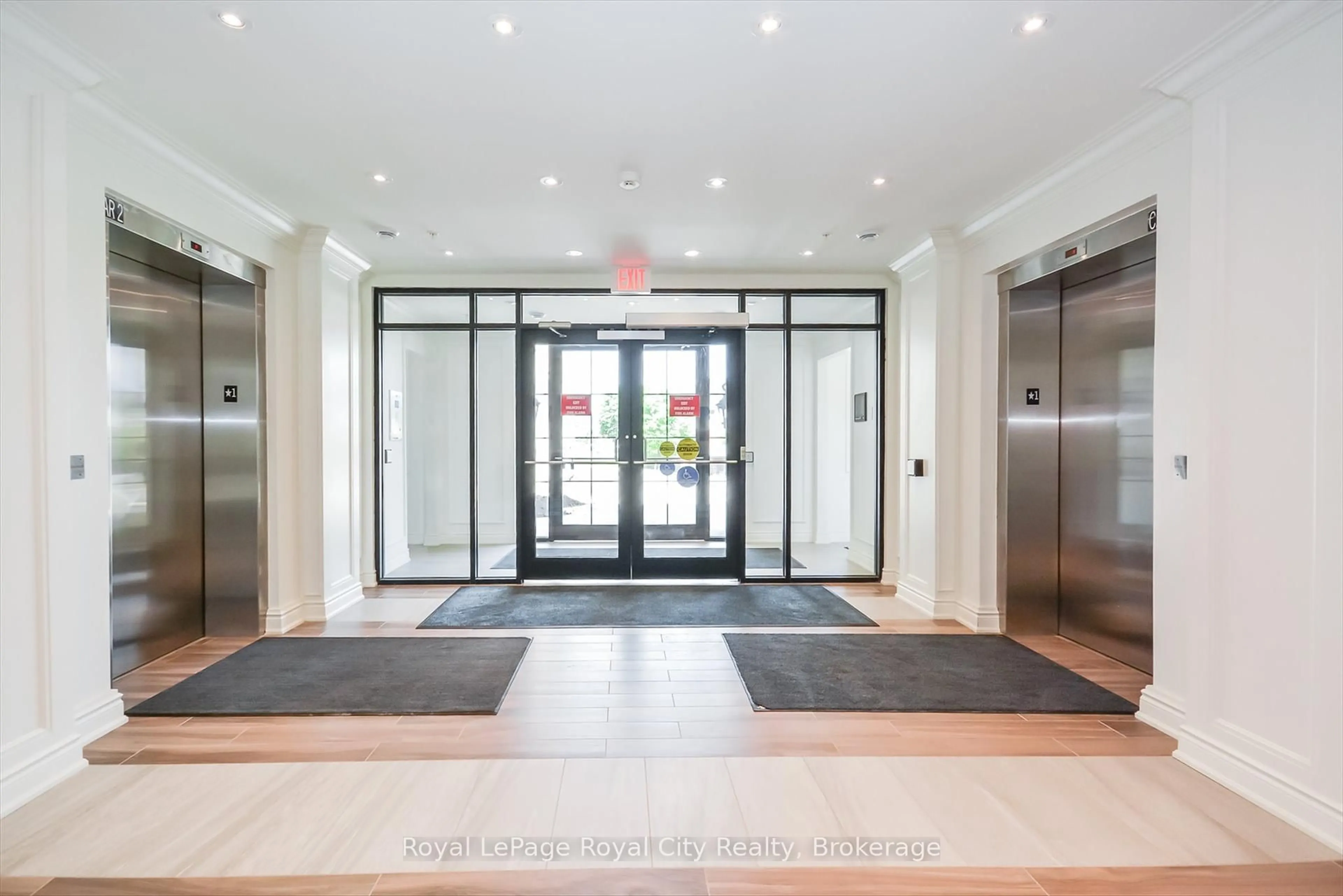 Indoor foyer for 1077 Gordon St #228, Guelph Ontario N1G 0E3
