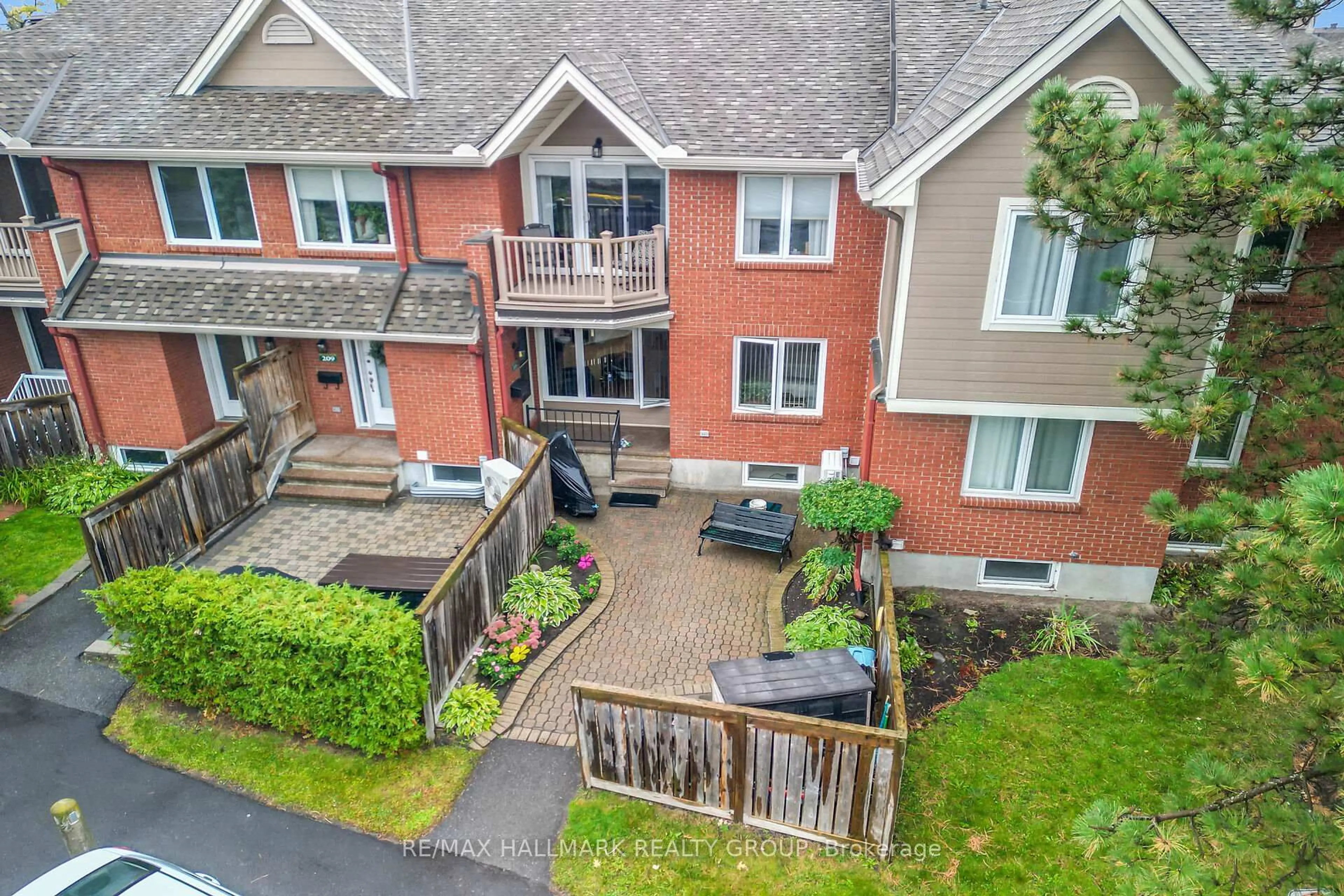A pic from outside/outdoor area/front of a property/back of a property/a pic from drone, unknown for 1760 Cabaret Lane #108, Orleans Ontario K4A 2H1