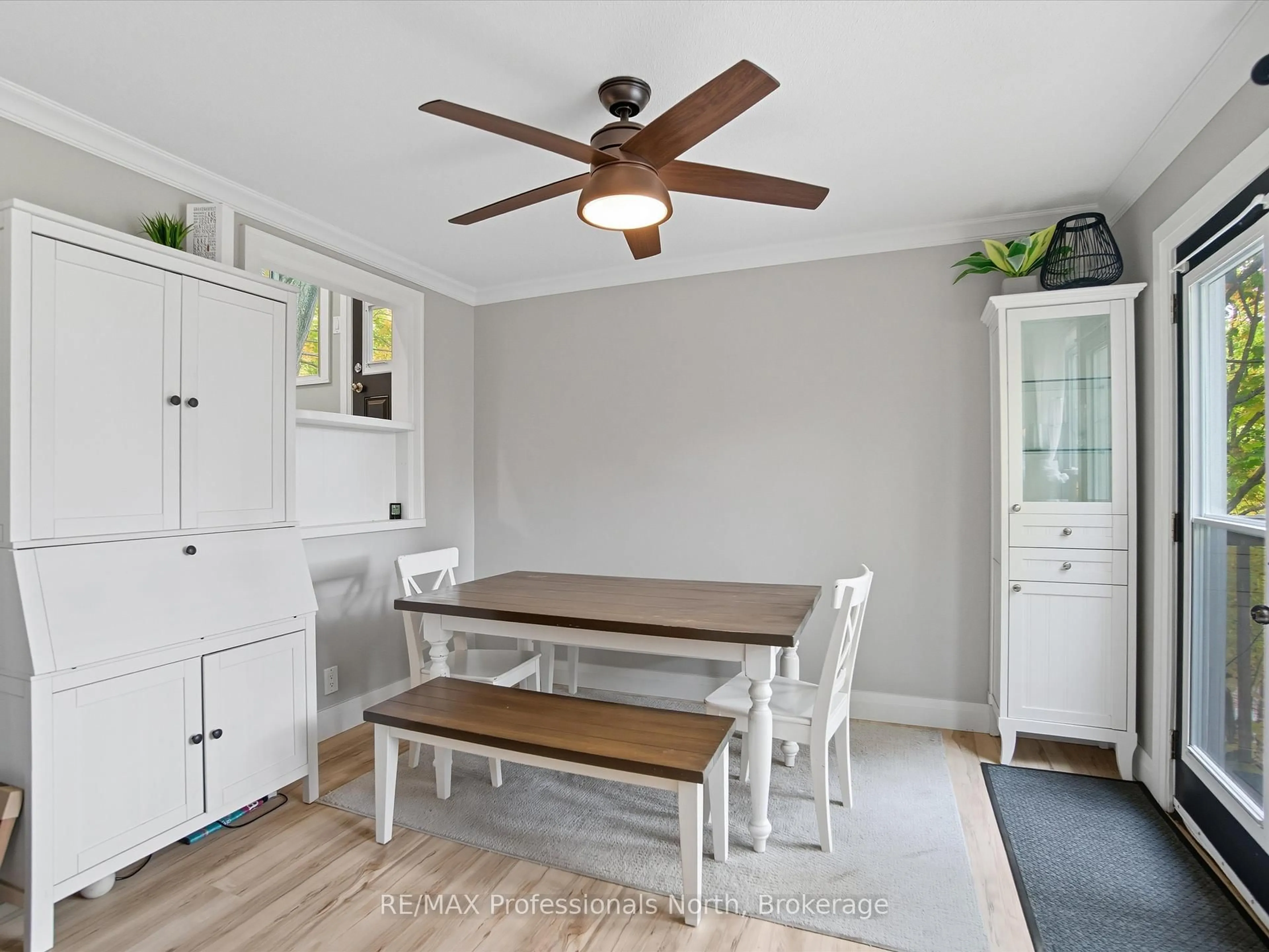 Dining room, wood/laminate floor for 1755 Skyline Dr, Huntsville Ontario P1H 1A7