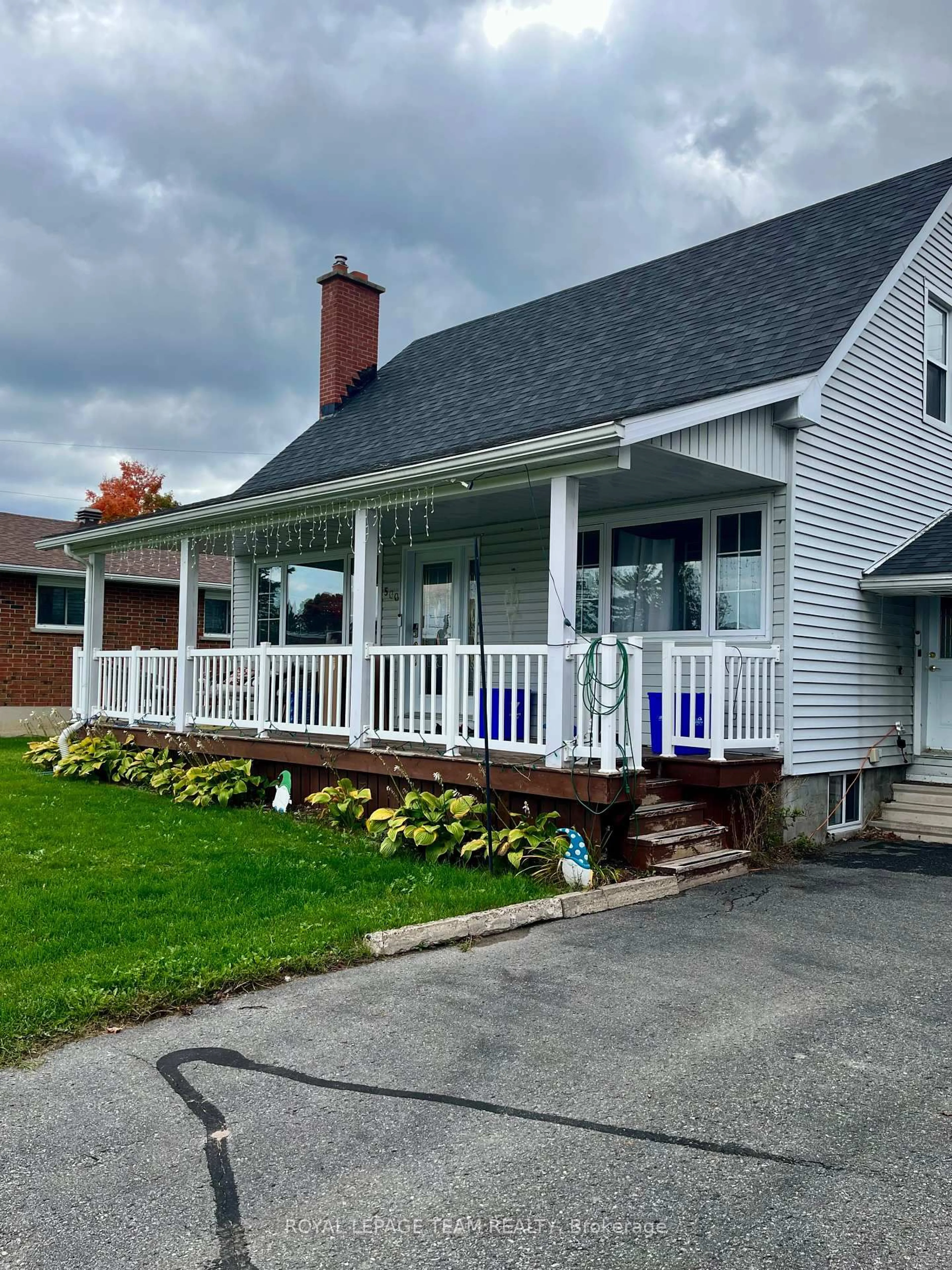 Home with vinyl exterior material, street for 500 Aberdeen St, Renfrew Ontario K7V 2G9