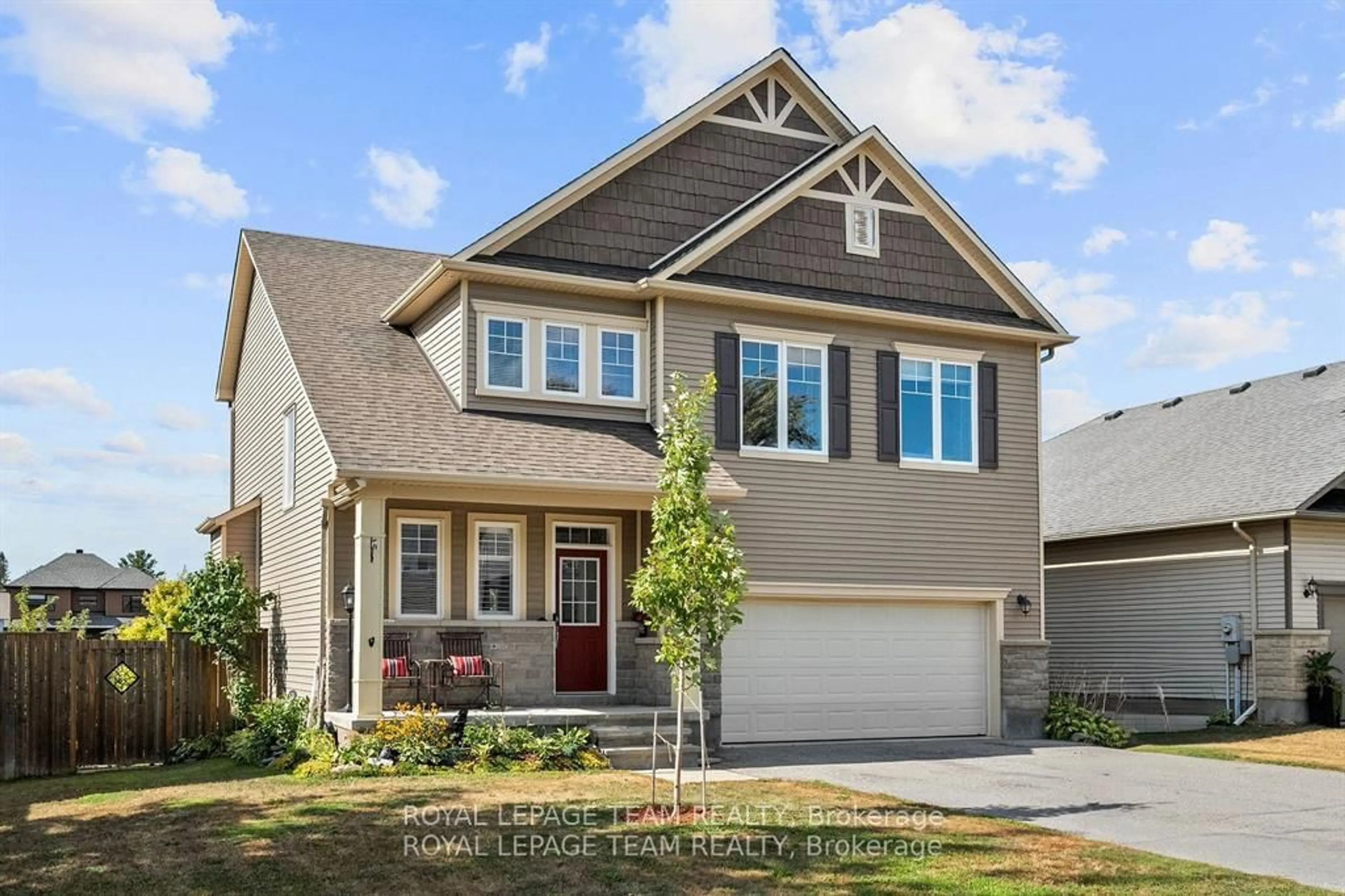Home with vinyl exterior material, street for 221 Santiago St, Carleton Place Ontario K7C 0C7
