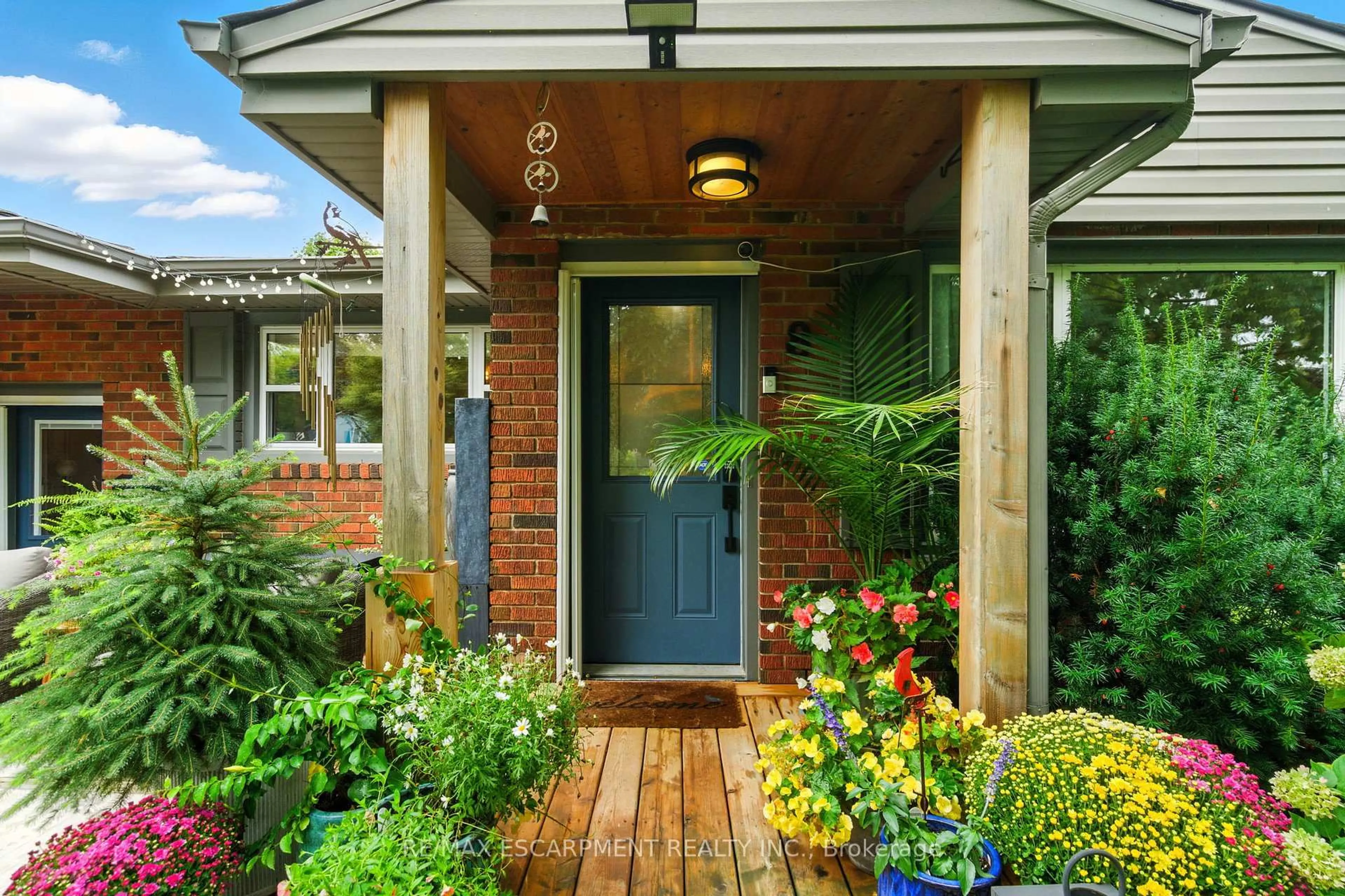 Indoor entryway for 8 Olive St, Grimsby Ontario L3M 2B5