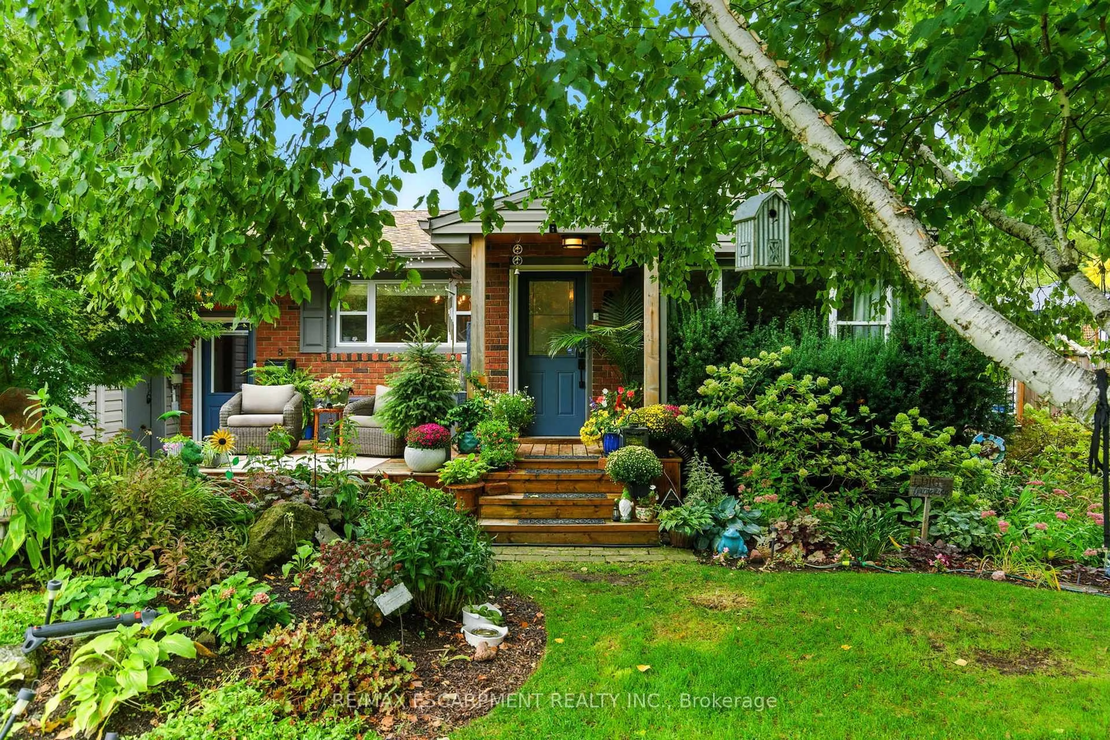 Unknown for 8 Olive St, Grimsby Ontario L3M 2B5