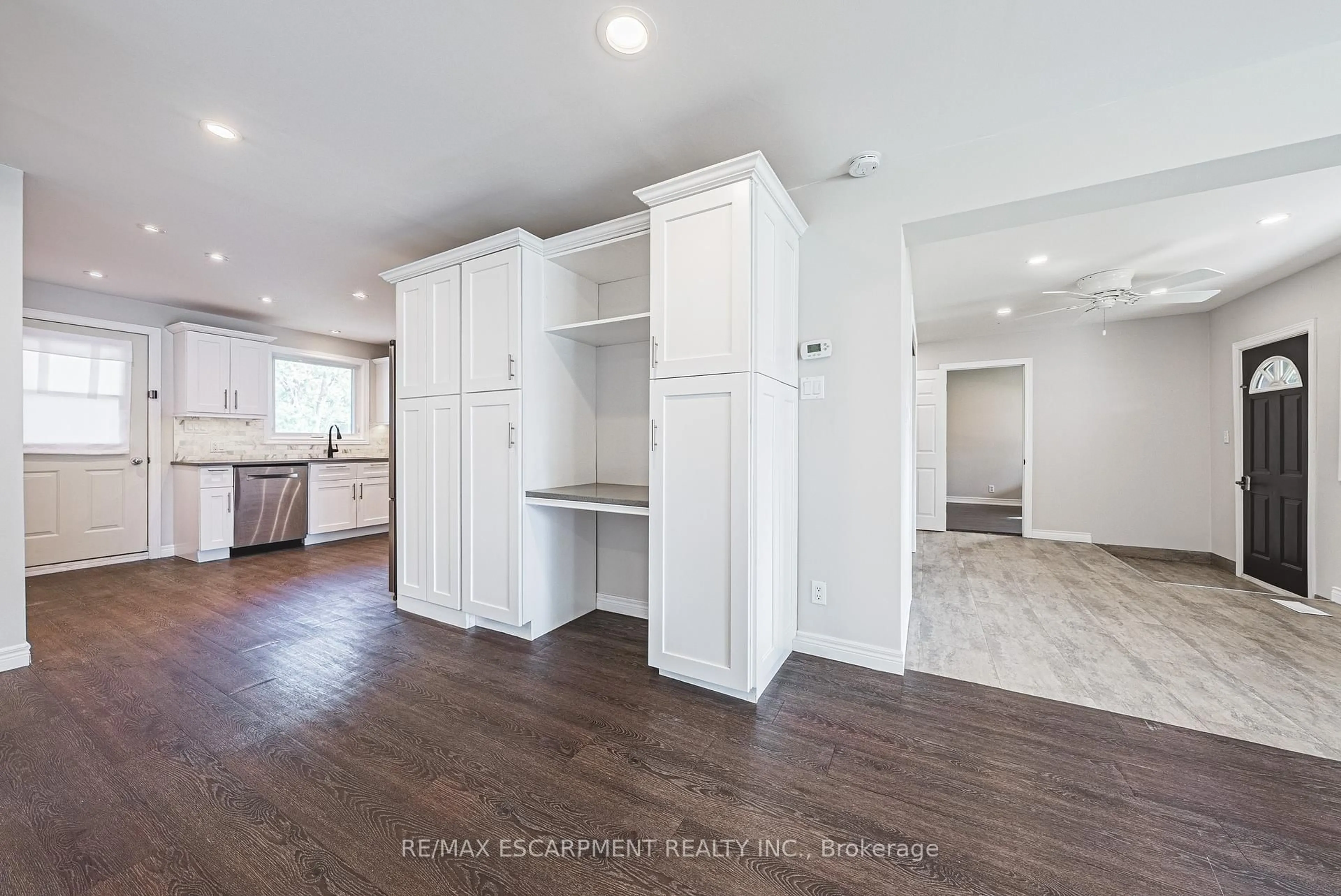 Open concept kitchen, unknown for 3865 Victoria Ave, Lincoln Ontario L0R 2C0