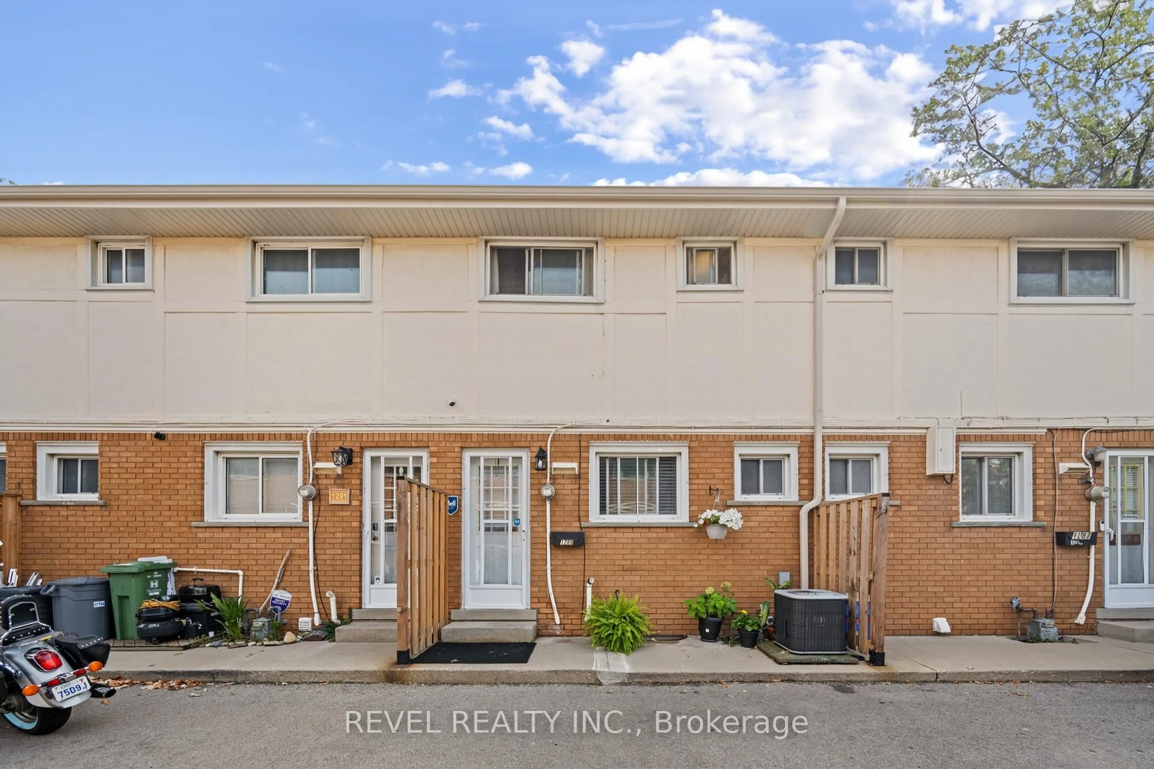 Unknown for 1289 Fennell Ave #17, Hamilton Ontario L8T 1T3