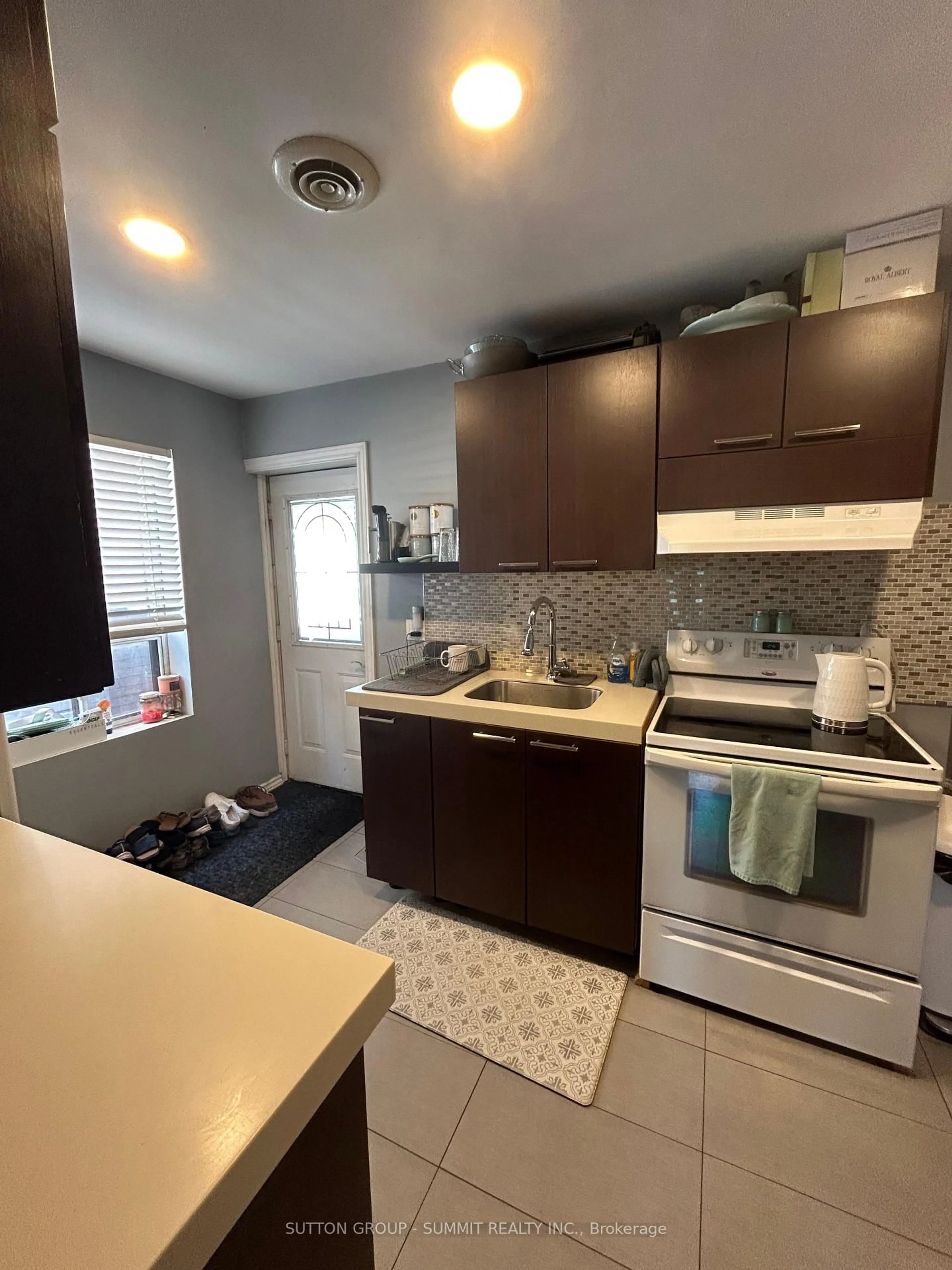 Standard kitchen, unknown for 8 St Matthews Ave, Hamilton Ontario L8L 5P3