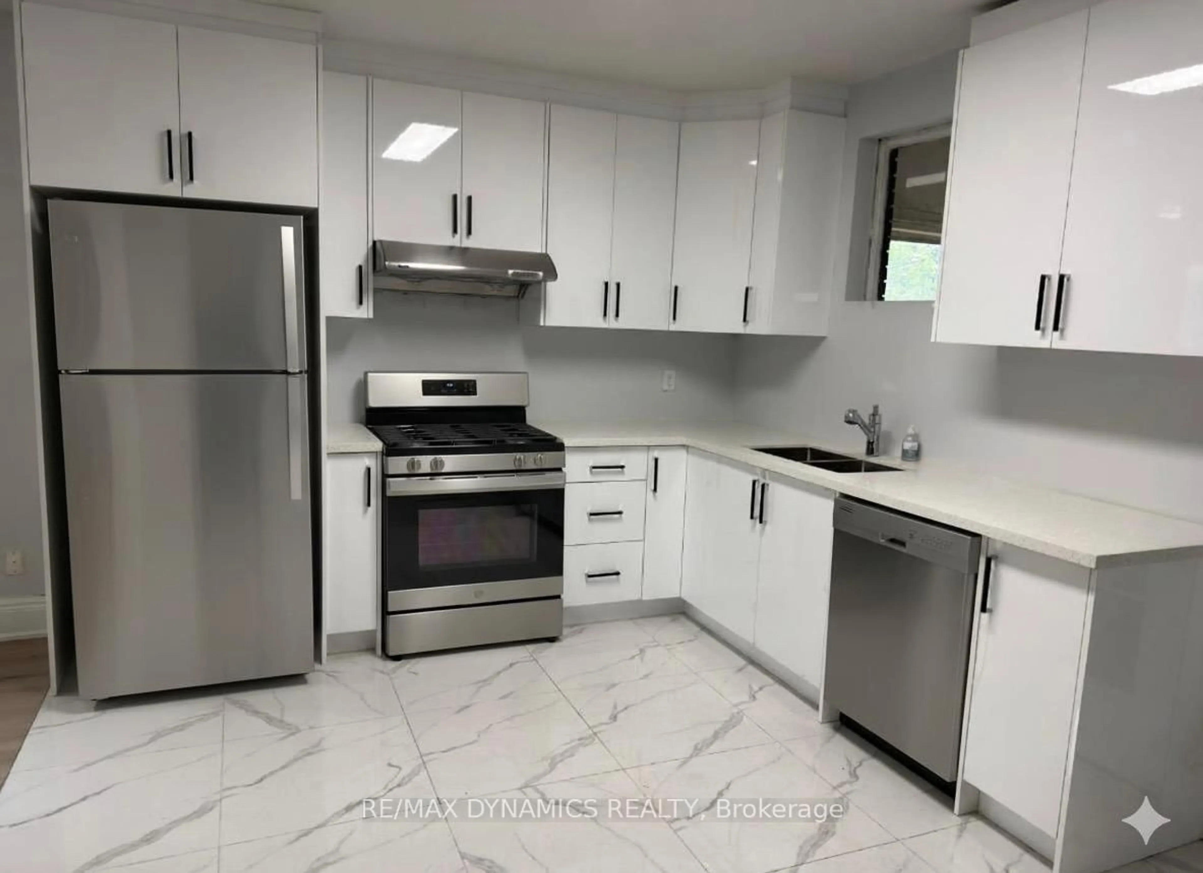 Standard kitchen, ceramic/tile floor for 8 Leeds St, Hamilton Ontario L8L 6W8