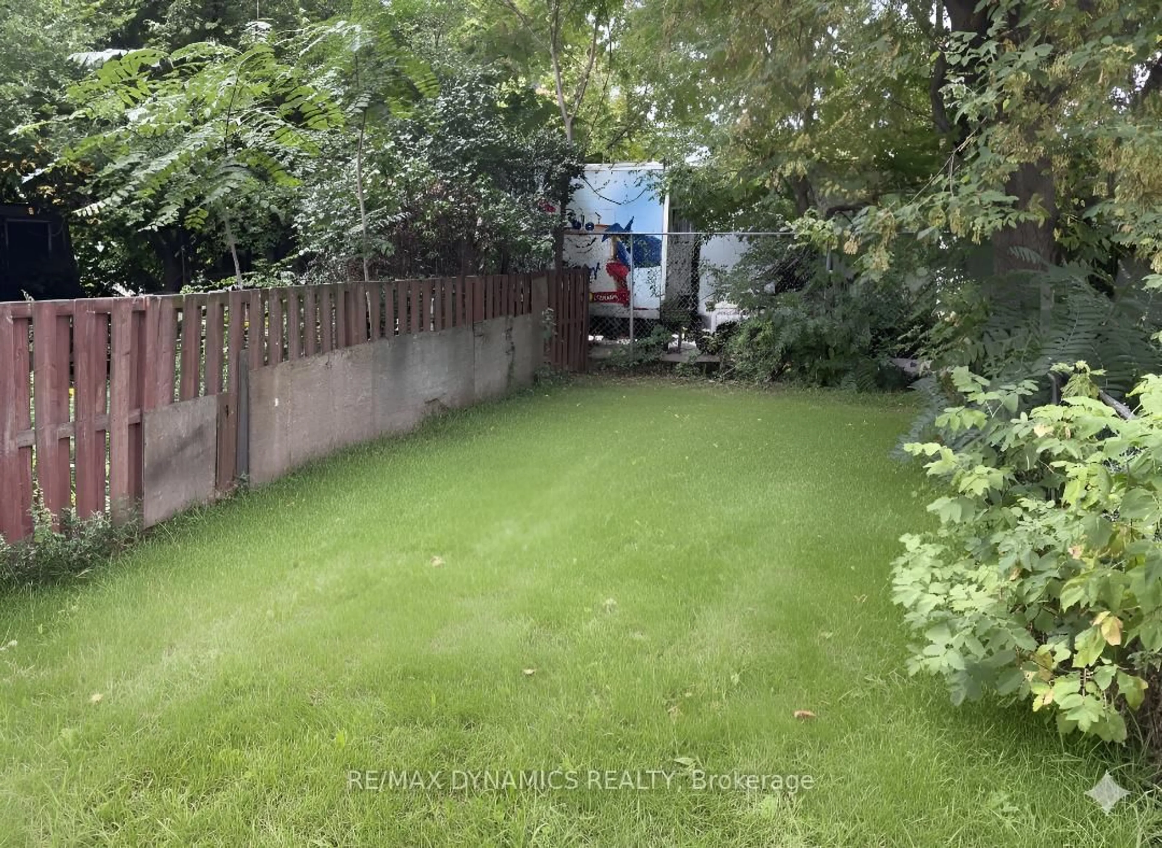Unknown for 8 Leeds St, Hamilton Ontario L8L 6W8