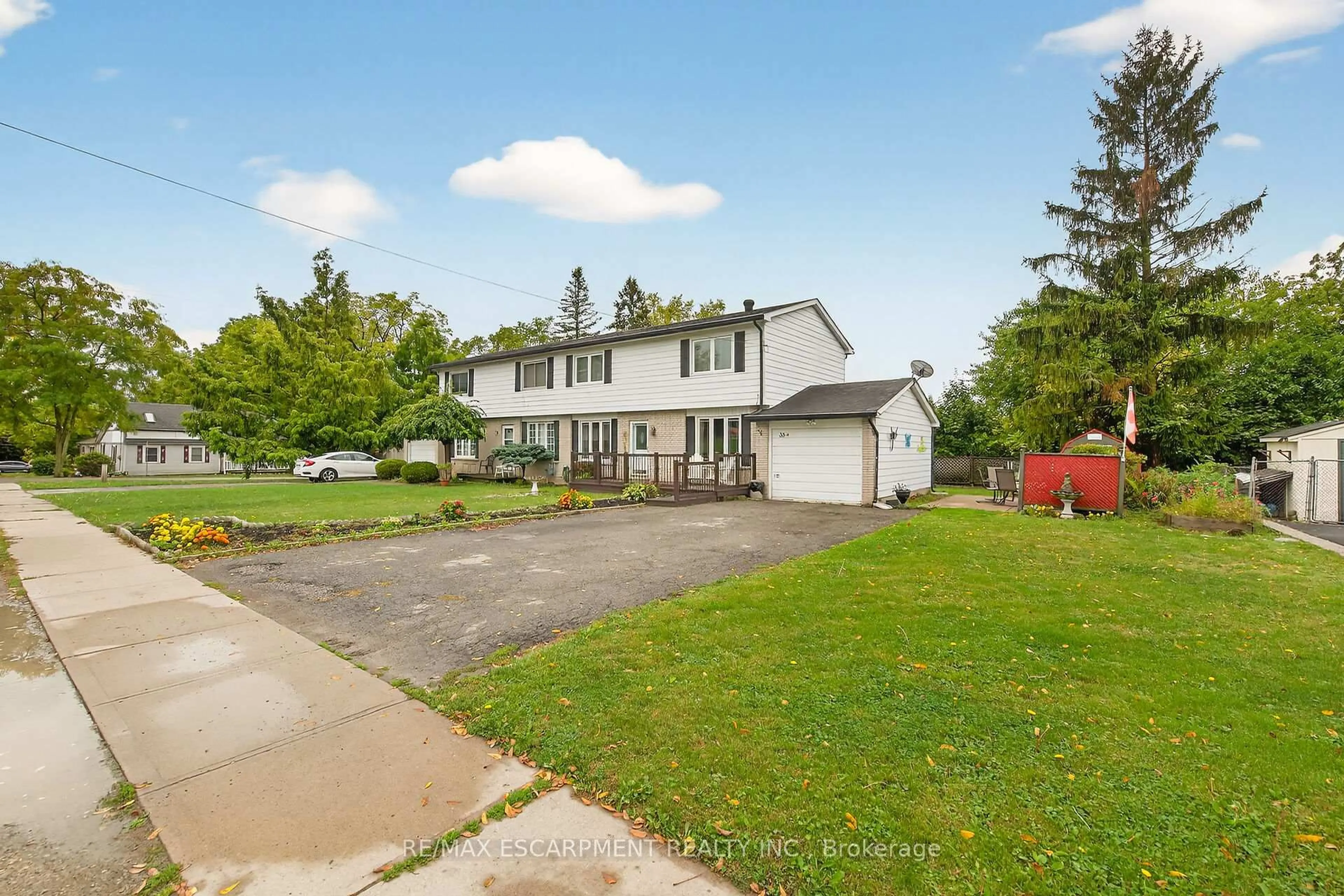 A pic from outside/outdoor area/front of a property/back of a property/a pic from drone, street for 35B Seneca St, Haldimand Ontario N0A 1E0