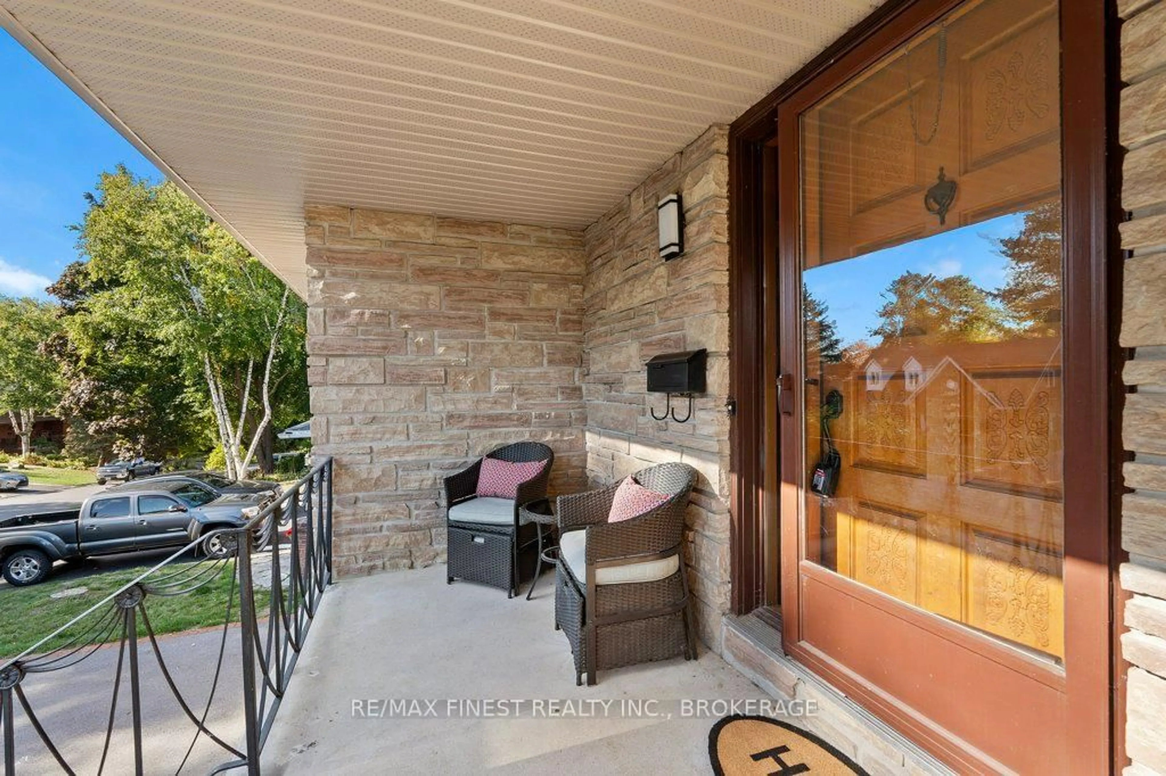 Patio, street for 550 Rankin Cres, Kingston Ontario K7M 7L4