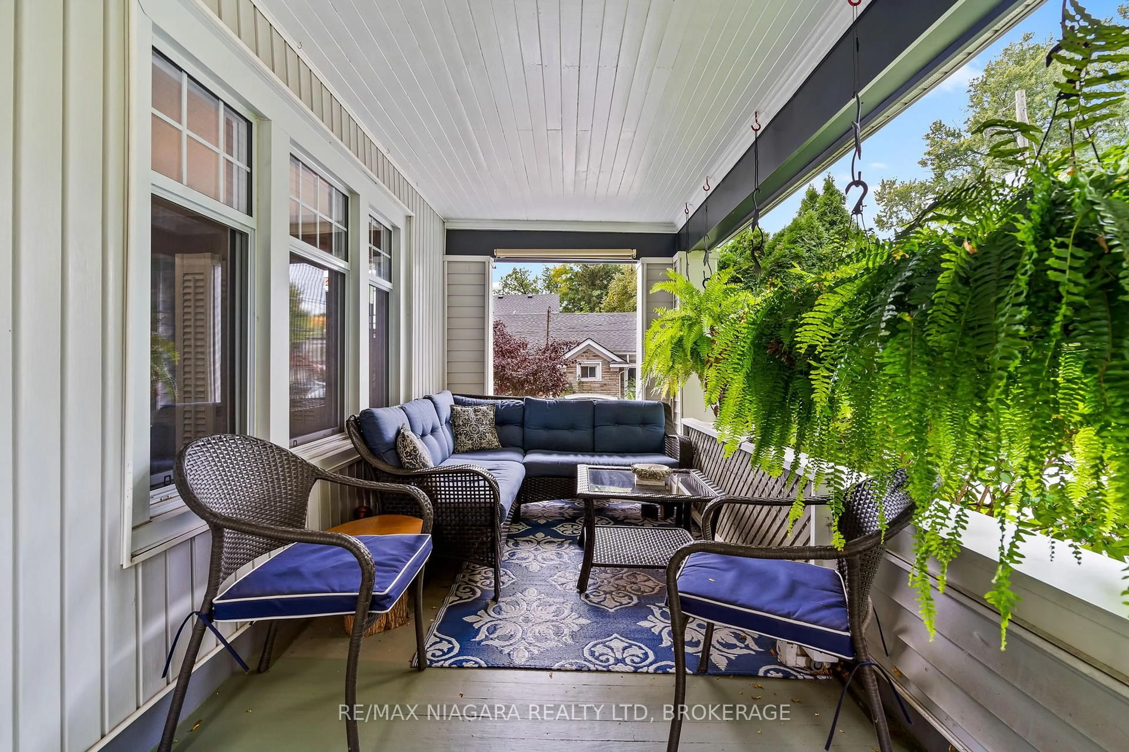 Patio, street for 118 Dufferin St, St. Catharines Ontario L2R 2A1