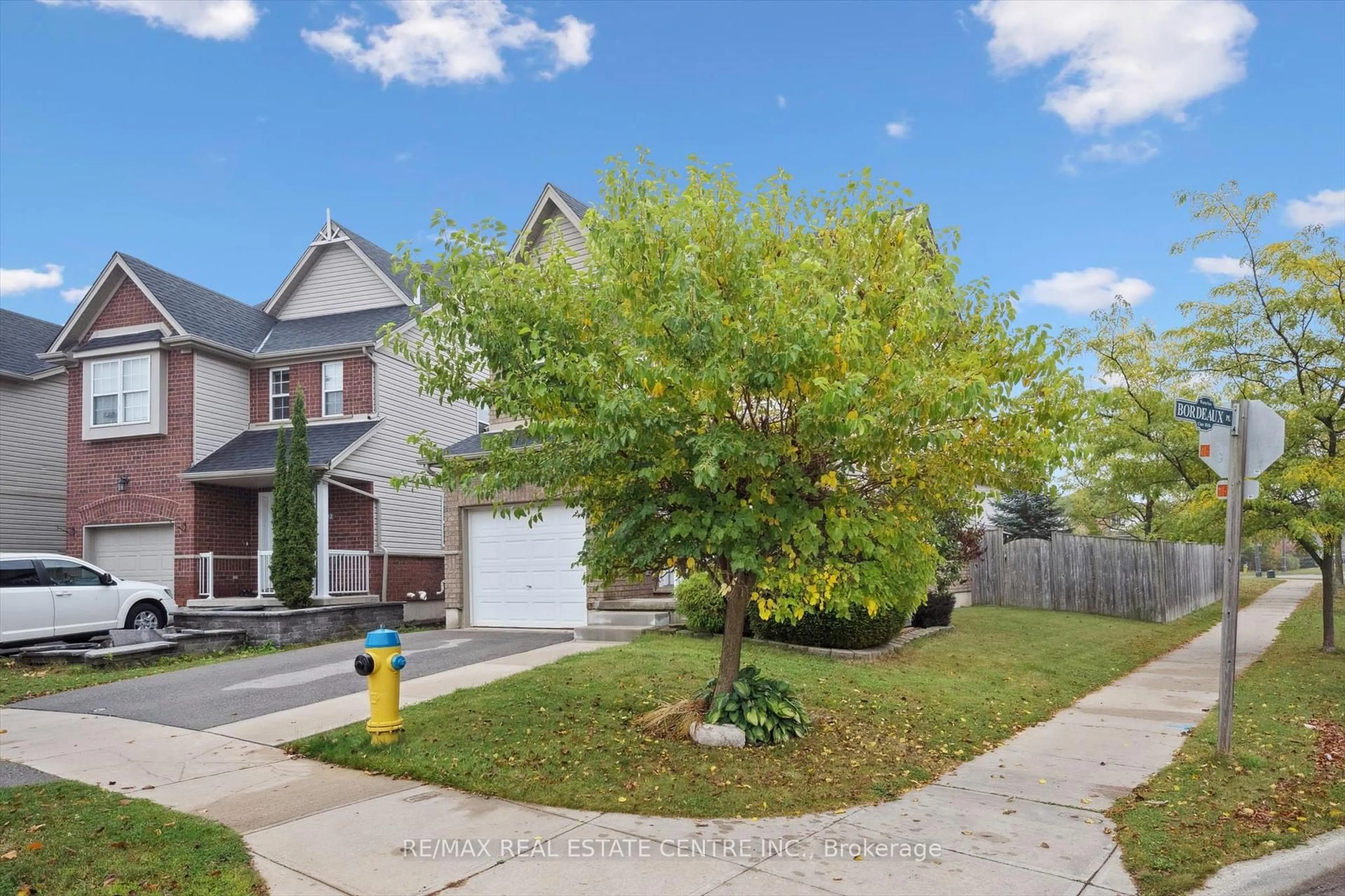 A pic from outside/outdoor area/front of a property/back of a property/a pic from drone, street for 394 Sauve Cres, Waterloo Ontario N2T 2Y9