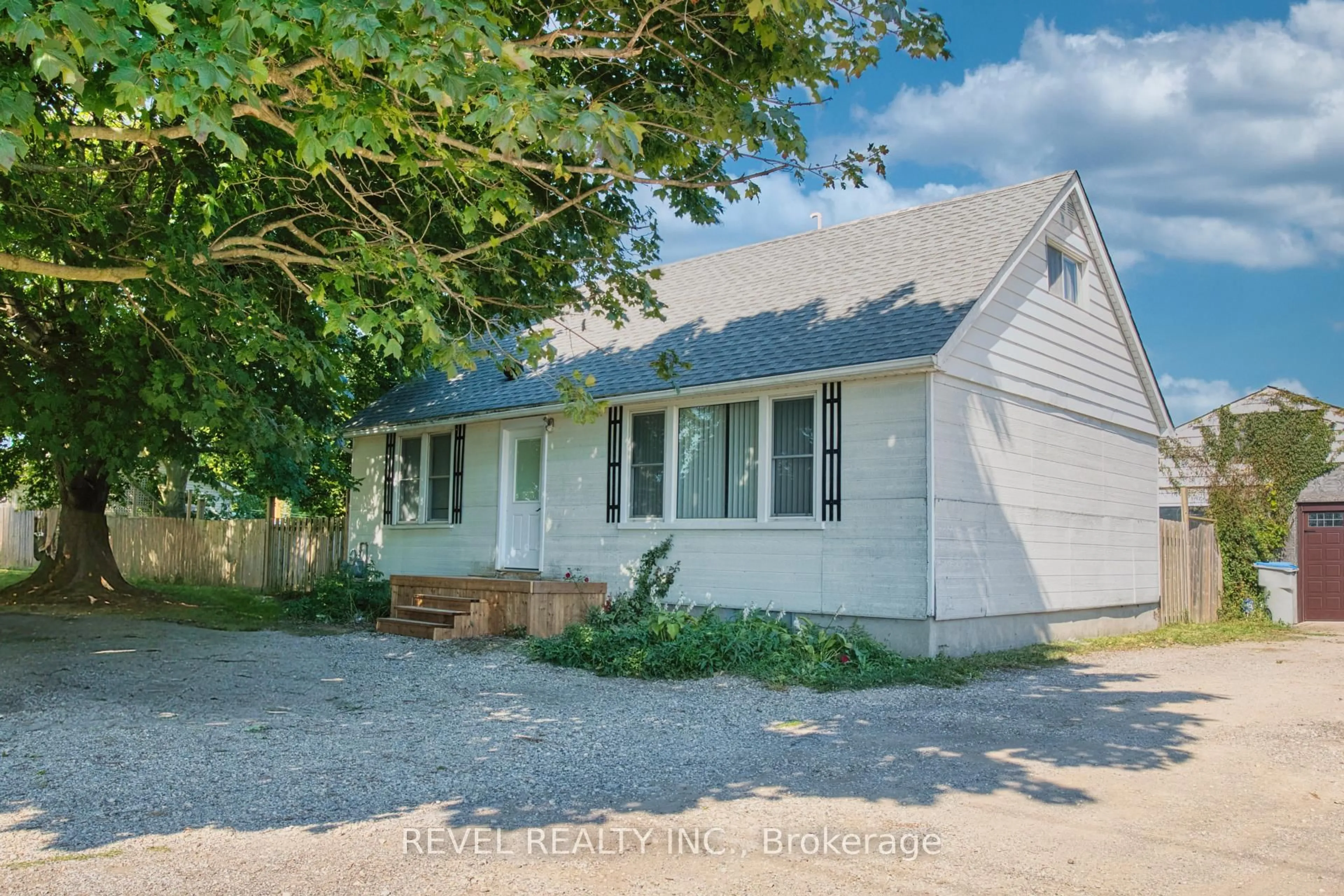 A pic from outside/outdoor area/front of a property/back of a property/a pic from drone, street for 15330 Plover Mills Rd, Middlesex Centre Ontario N0M 2A0