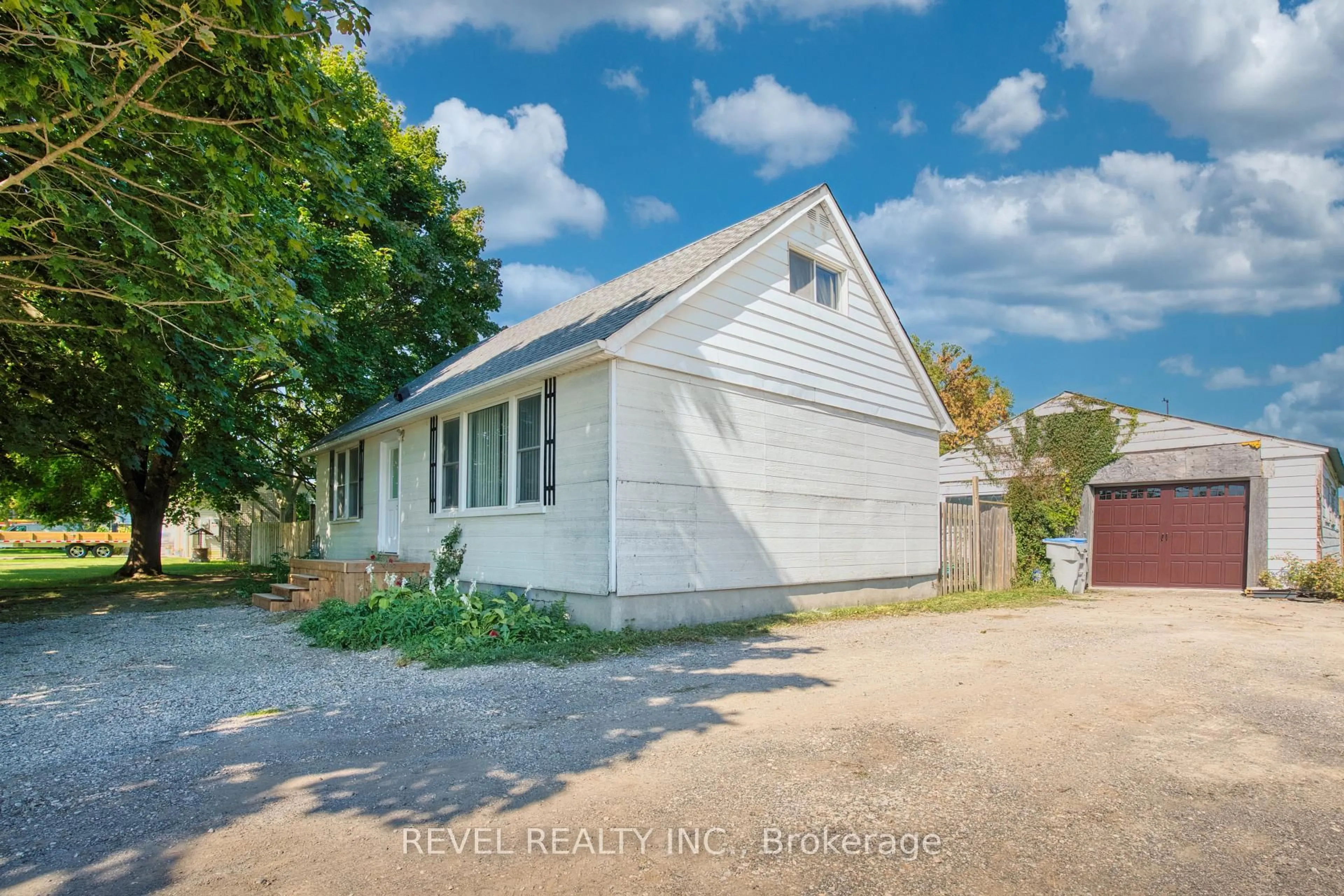 A pic from outside/outdoor area/front of a property/back of a property/a pic from drone, street for 15330 Plover Mills Rd, Middlesex Centre Ontario N0M 2A0