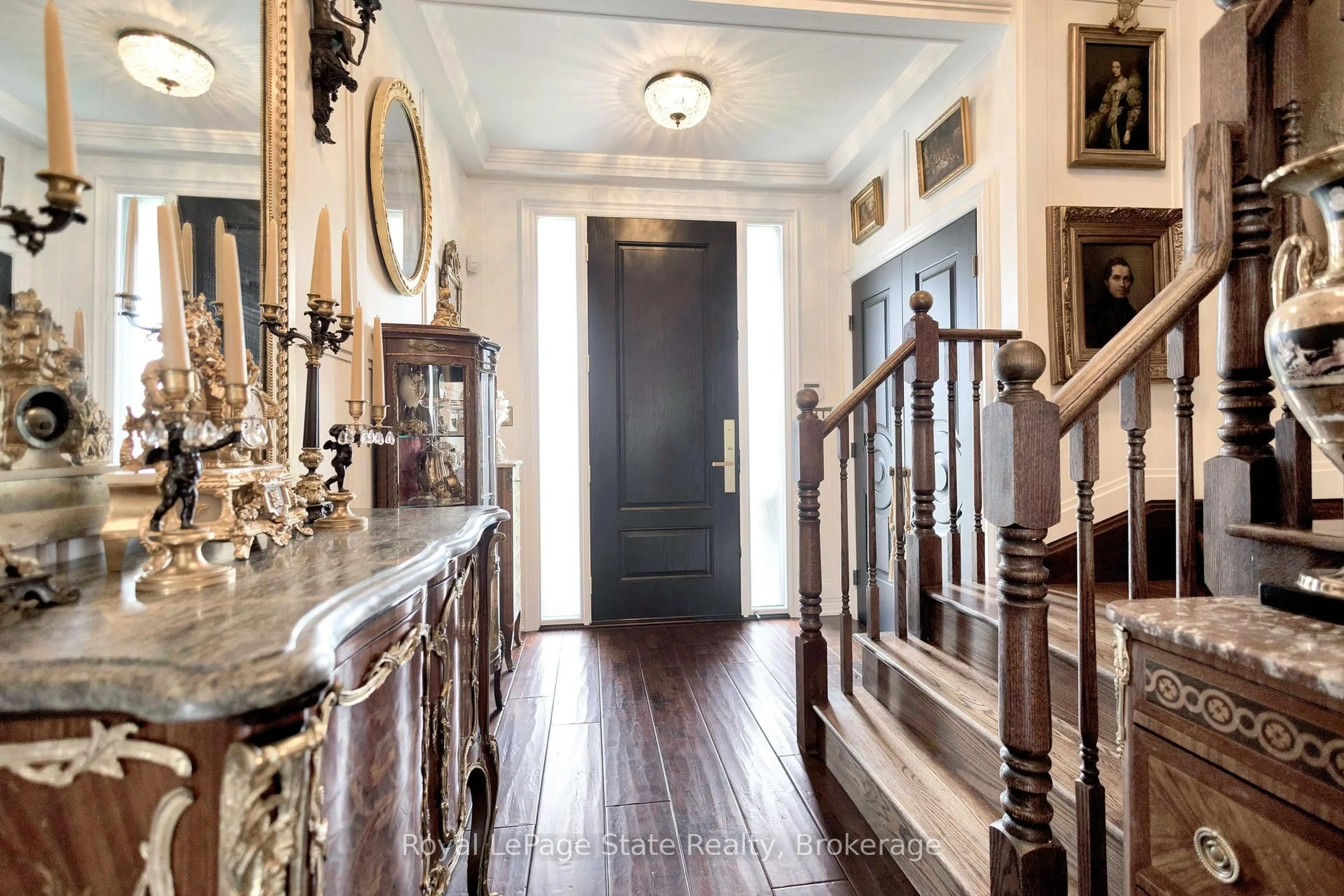 Indoor entryway for 275 John Frederick Dr, Hamilton Ontario L9G 0E4