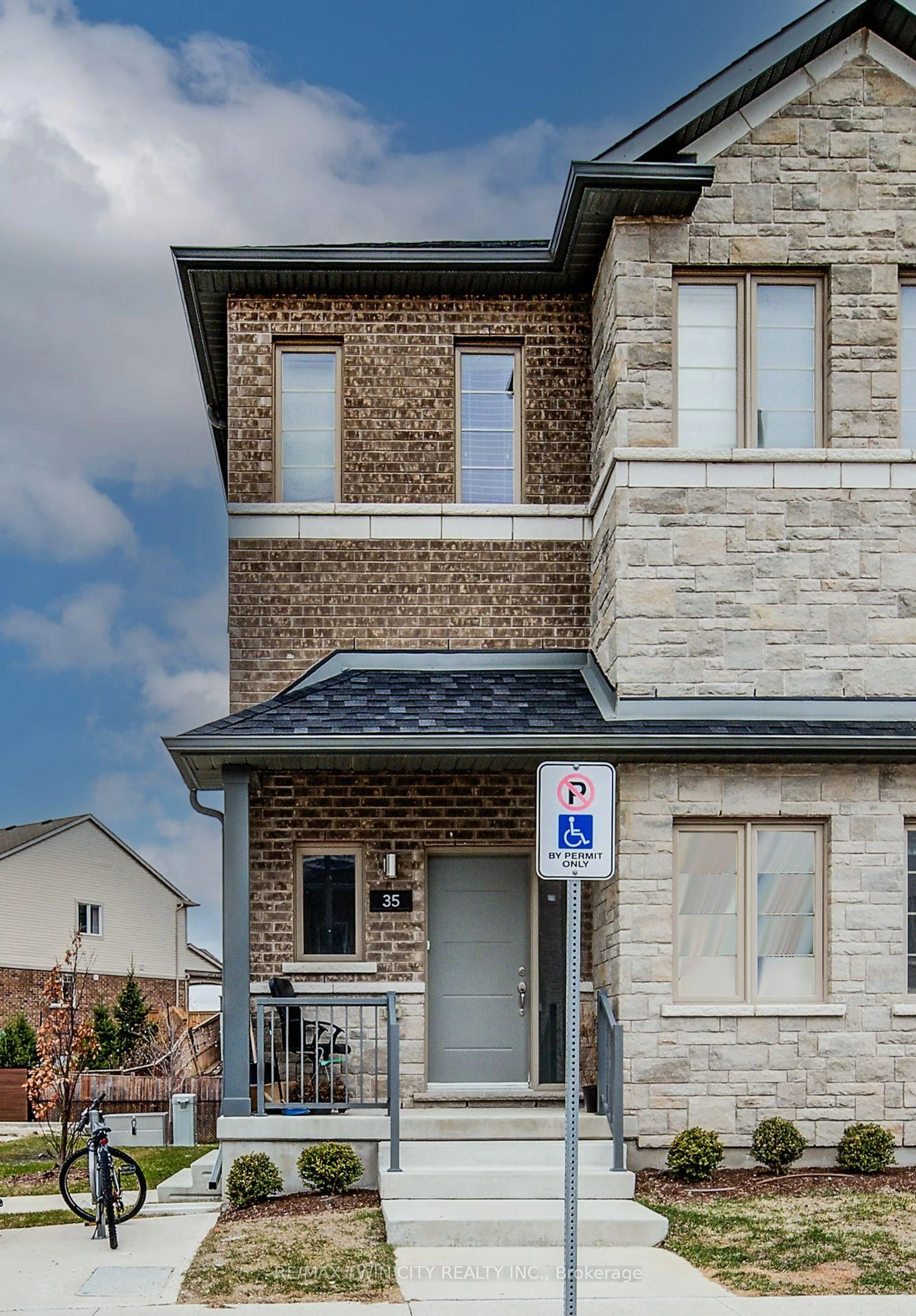 Home with brick exterior material, street for 205 West Oak Tr #35, Kitchener Ontario N2R 0R9