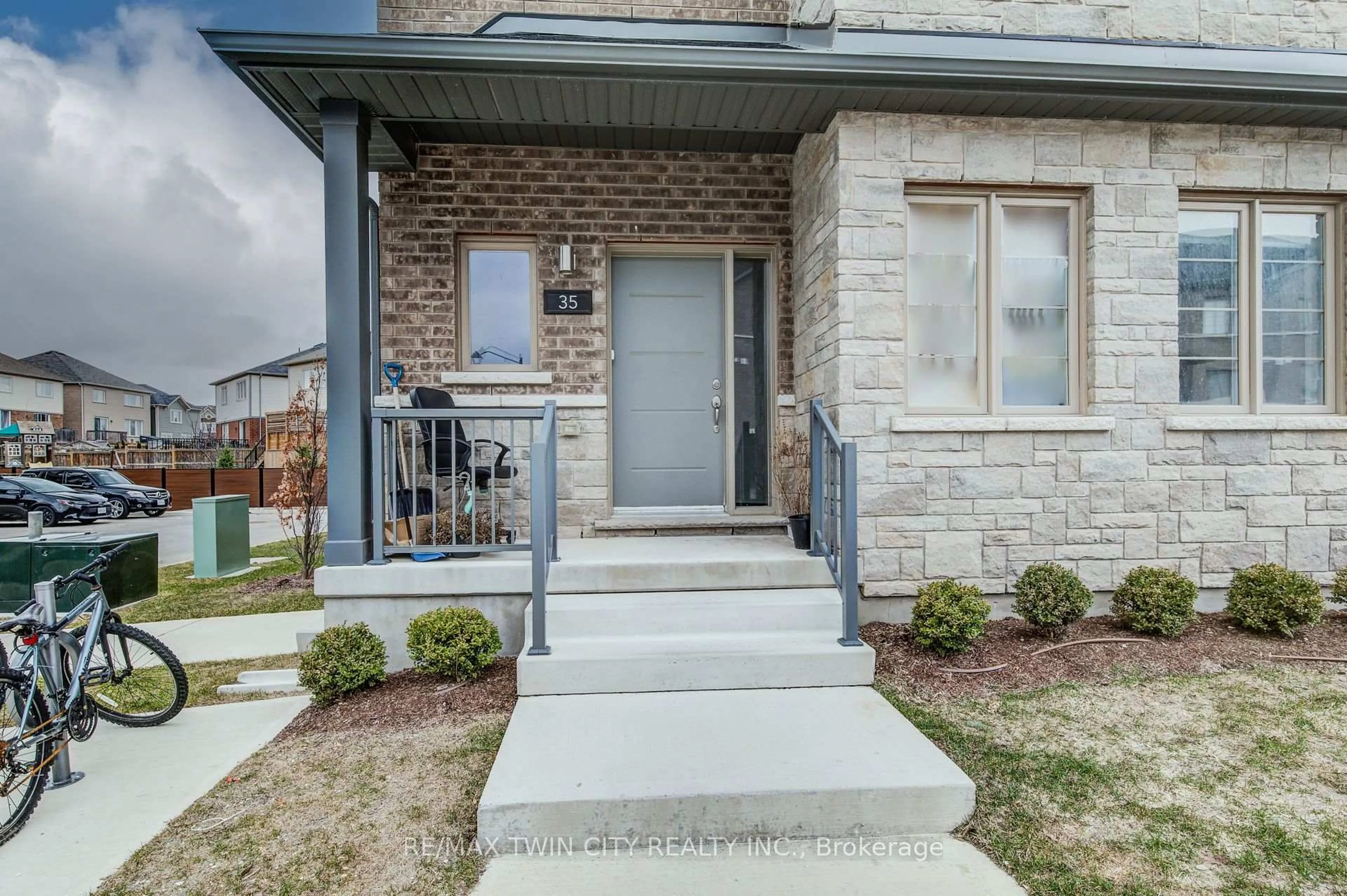 Home with brick exterior material, street for 205 West Oak Tr #35, Kitchener Ontario N2R 0R9