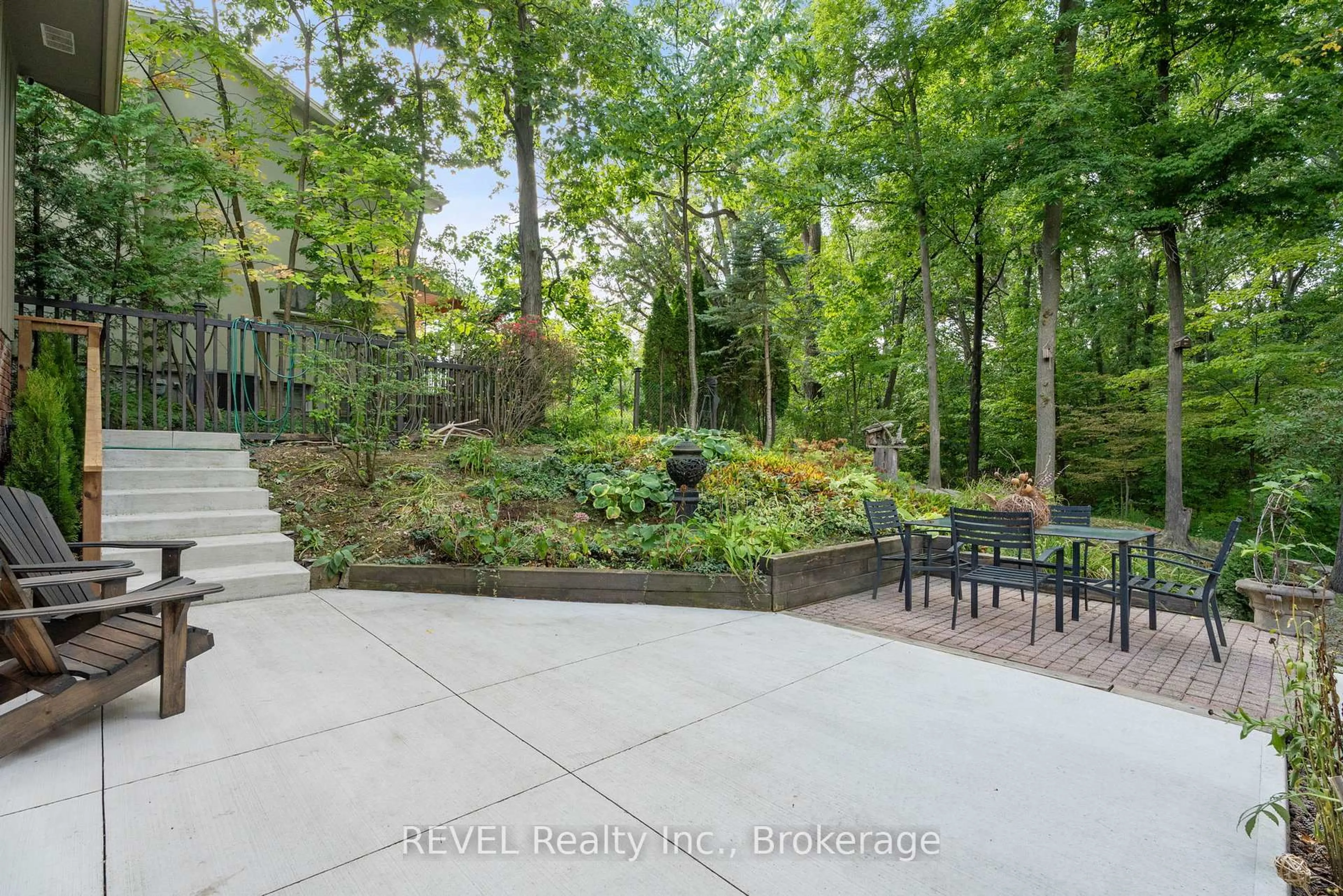 Patio, forest/trees view for 10 Woodington Cres, St. Catharines Ontario L2T 3T7