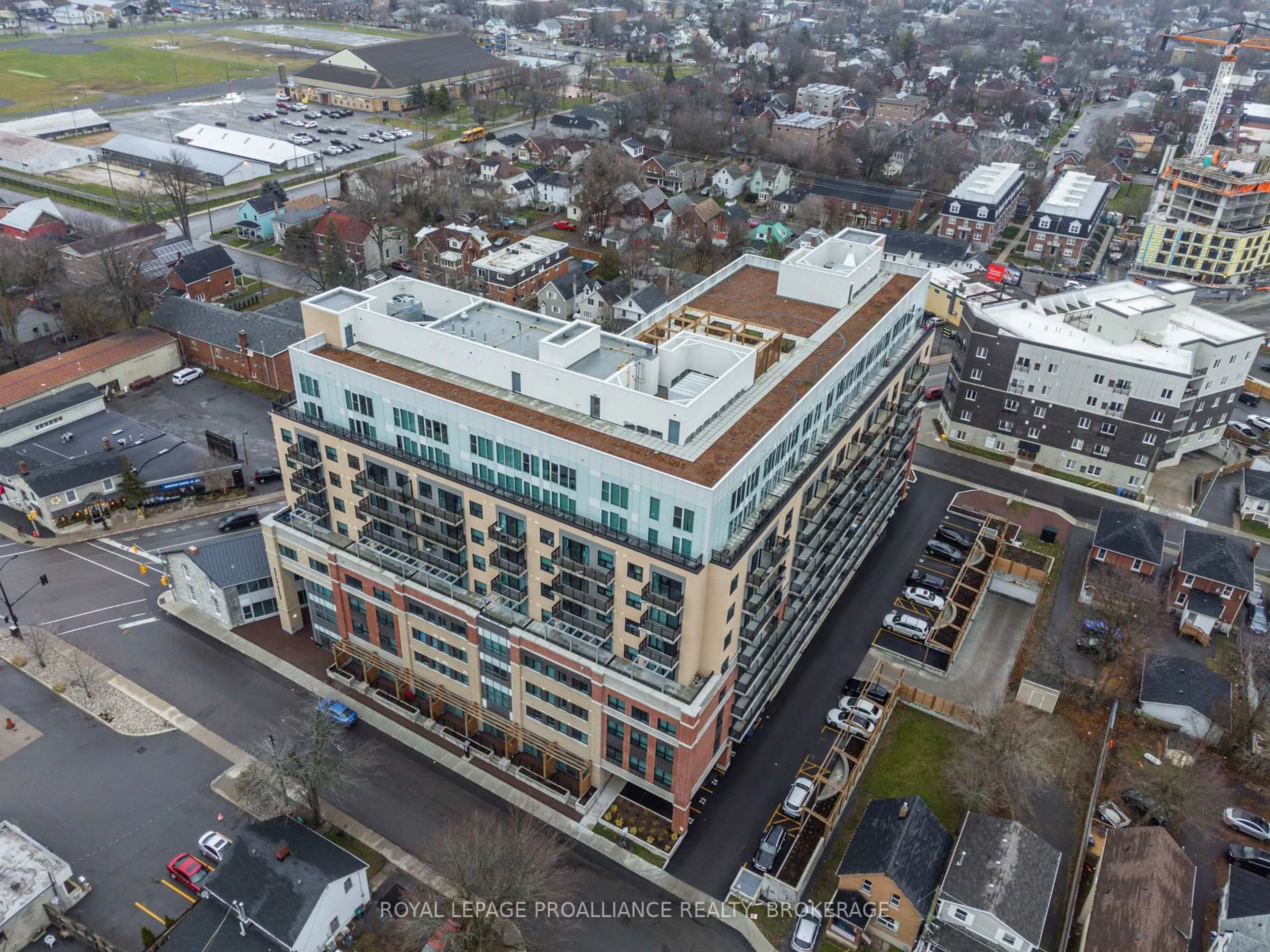 A pic from outside/outdoor area/front of a property/back of a property/a pic from drone, building for 652 Princess St #207, Kingston Ontario K7L 3Z9