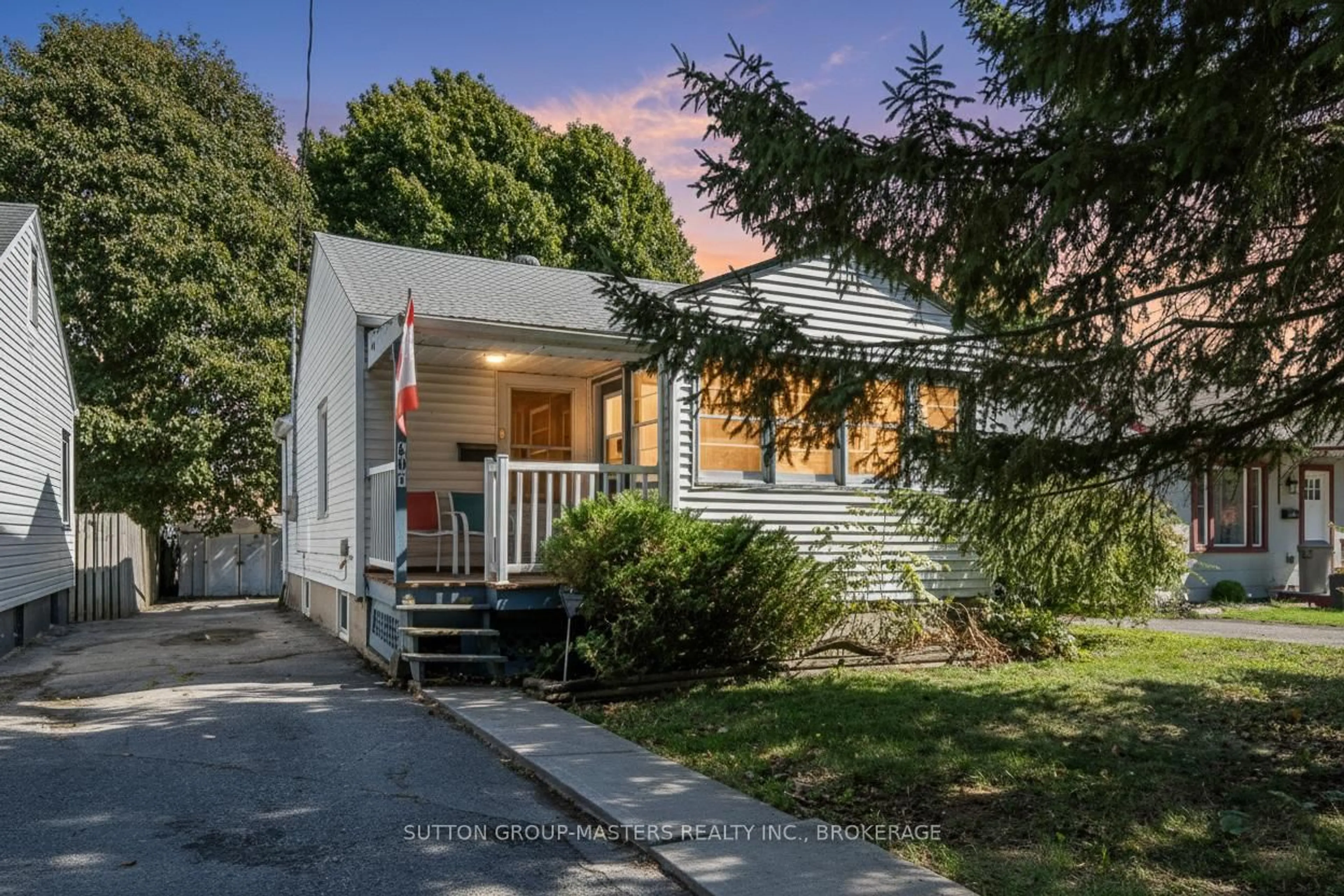 Home with vinyl exterior material, street for 605 Alfred St, Kingston Ontario K7K 4J8
