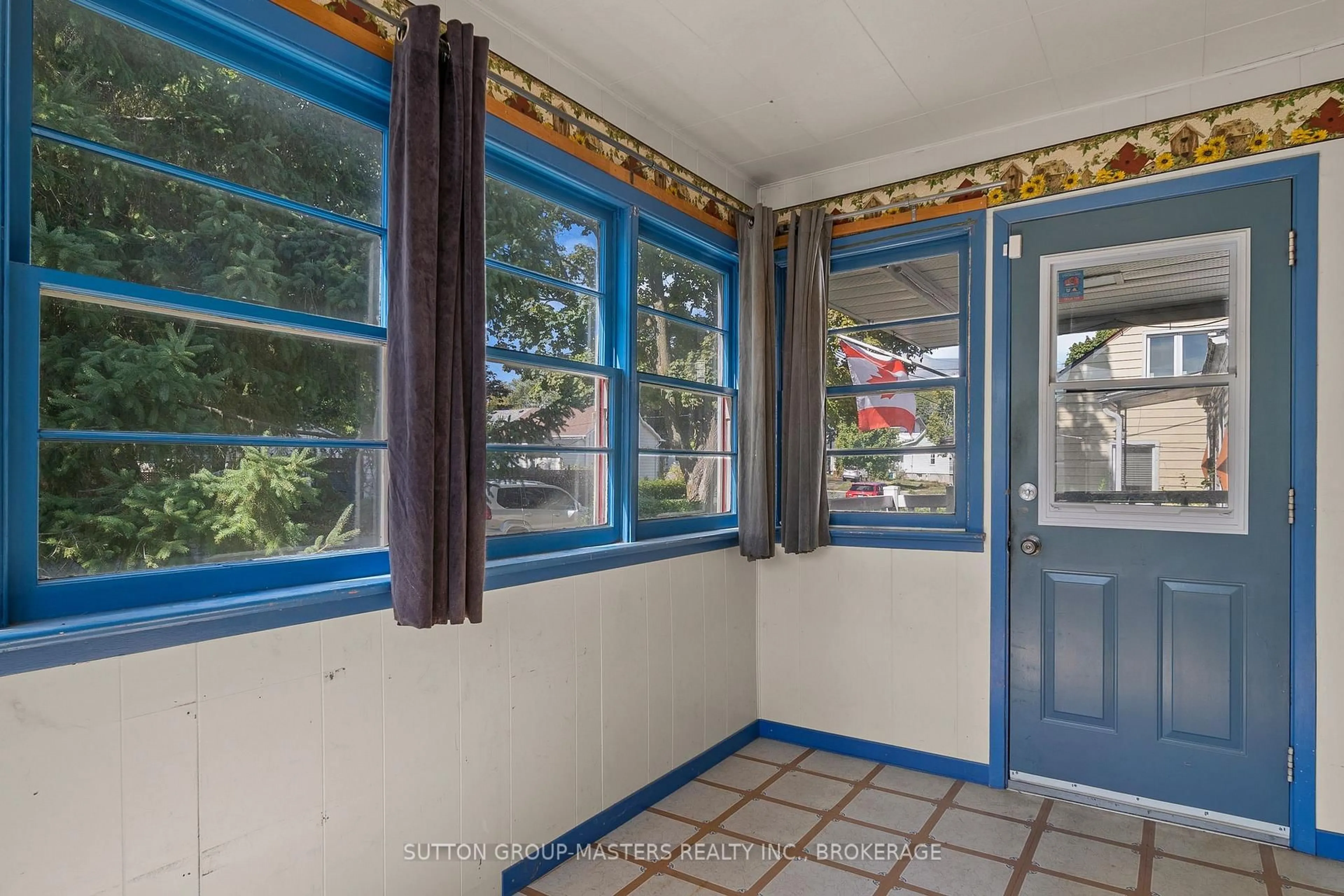 Indoor entryway for 605 Alfred St, Kingston Ontario K7K 4J8