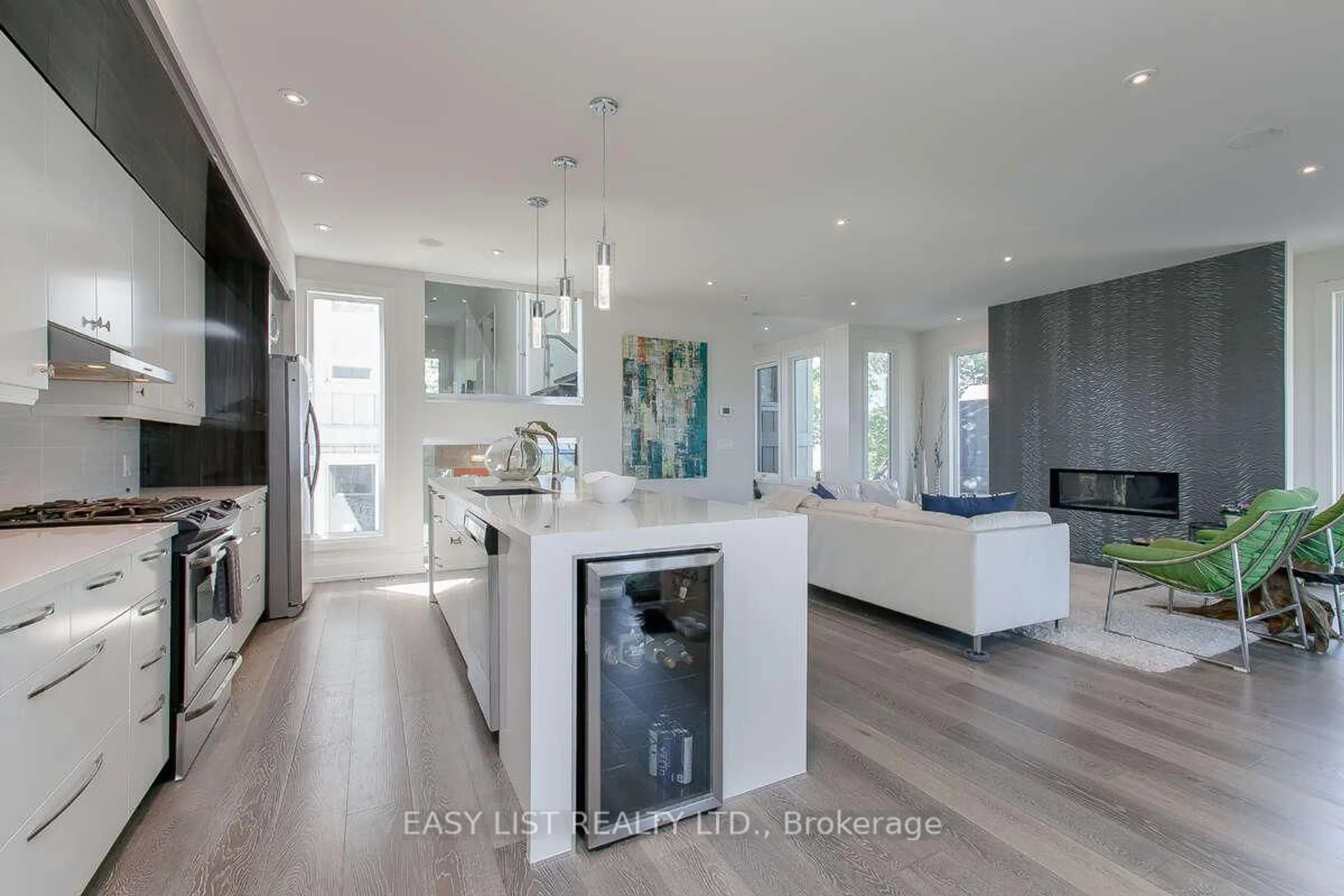 Open concept kitchen, unknown for 975 Beach Blvd, Hamilton Ontario L8H 6Z7