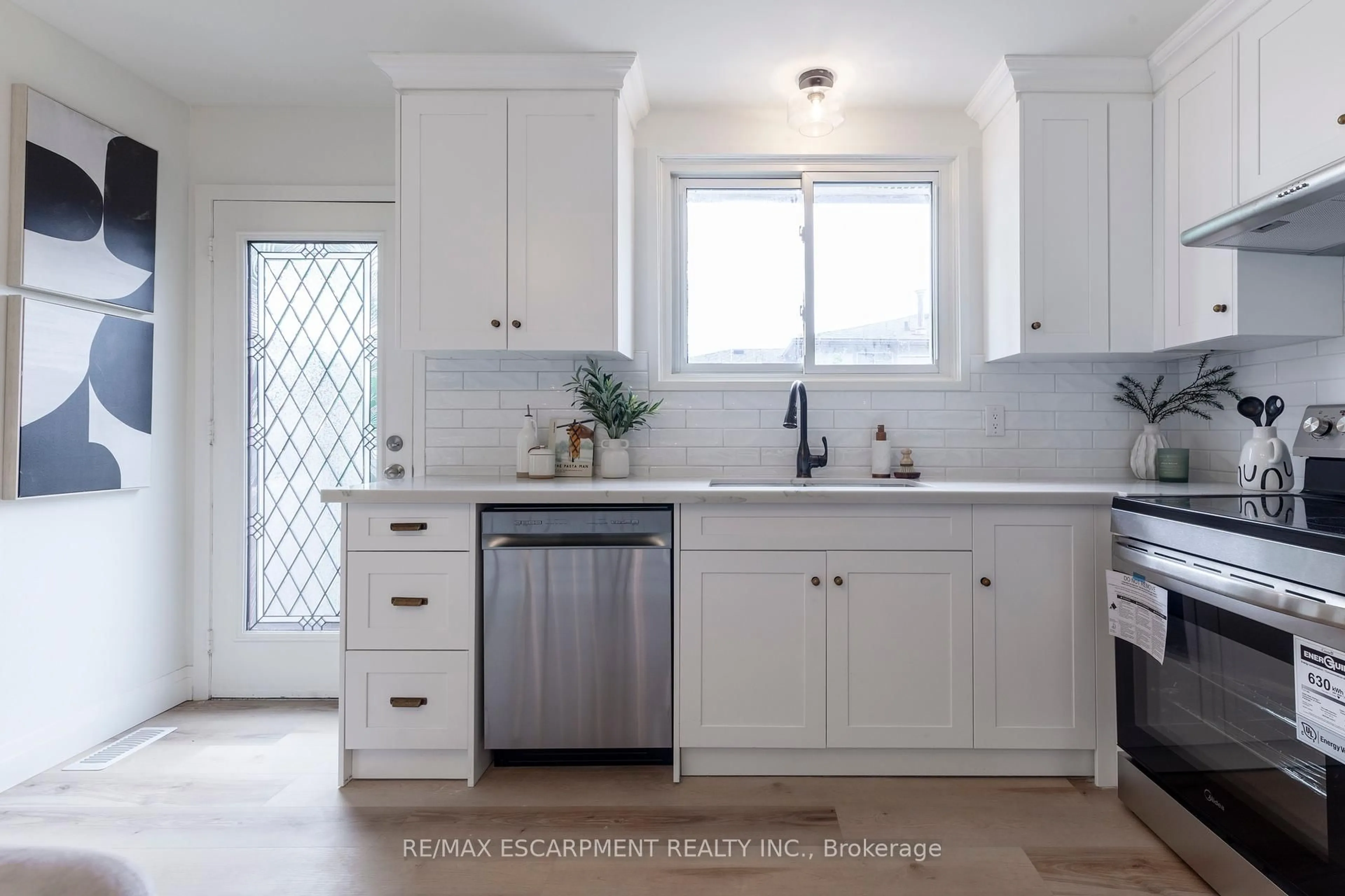 Open concept kitchen, ceramic/tile floor for 20 Laird Dr, Hamilton Ontario L8T 4L7
