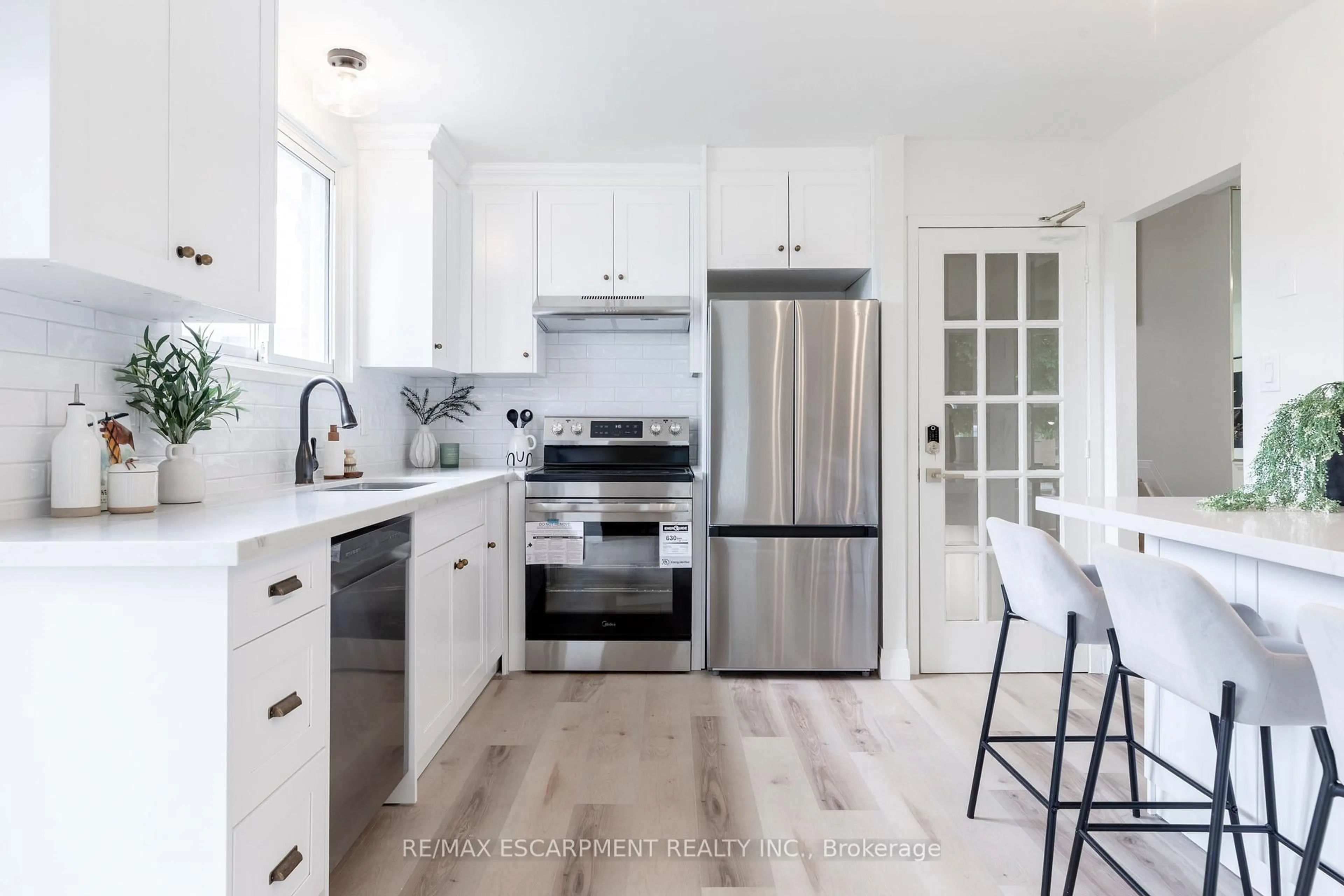 Open concept kitchen, ceramic/tile floor for 20 Laird Dr, Hamilton Ontario L8T 4L7