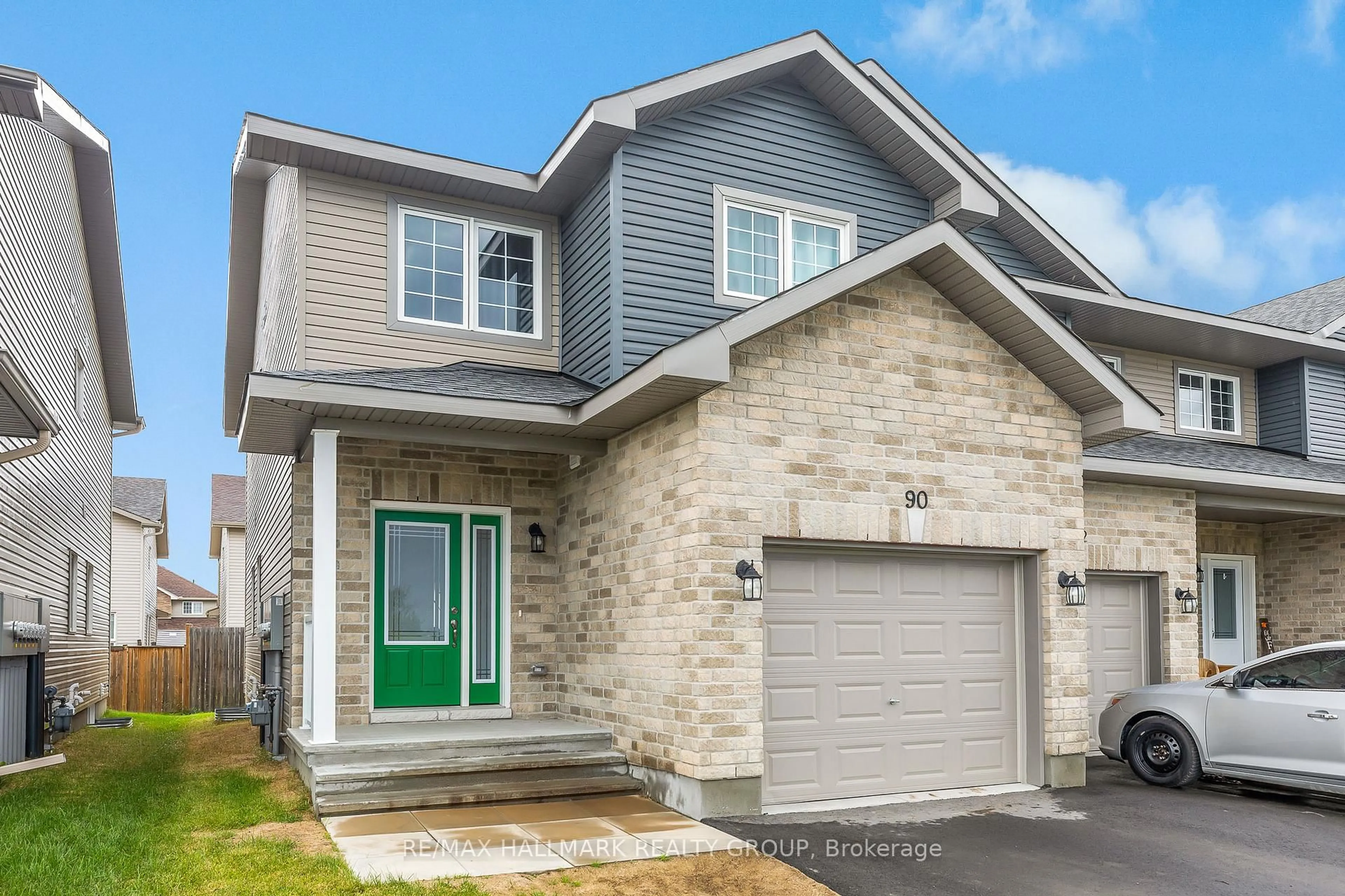 Home with vinyl exterior material, street for 90 Vimy Ridge Cres, Arnprior Ontario K7S 0H7