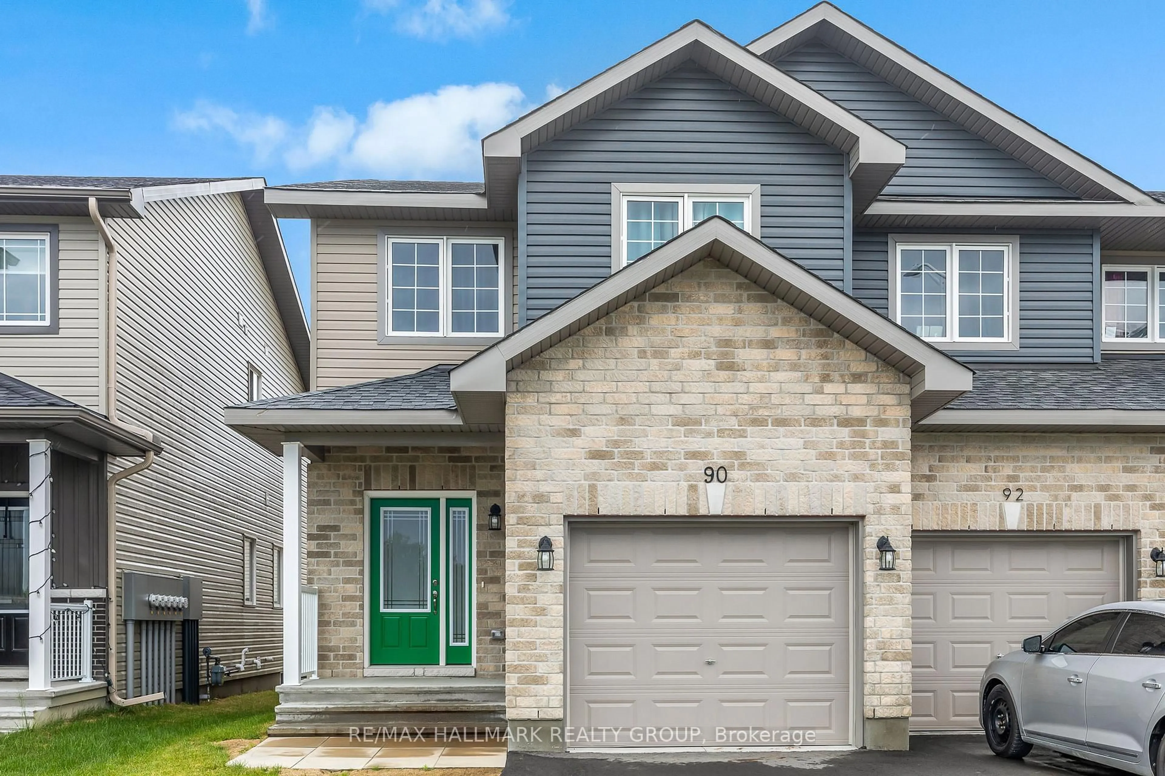 Home with vinyl exterior material, street for 90 Vimy Ridge Cres, Arnprior Ontario K7S 0H7