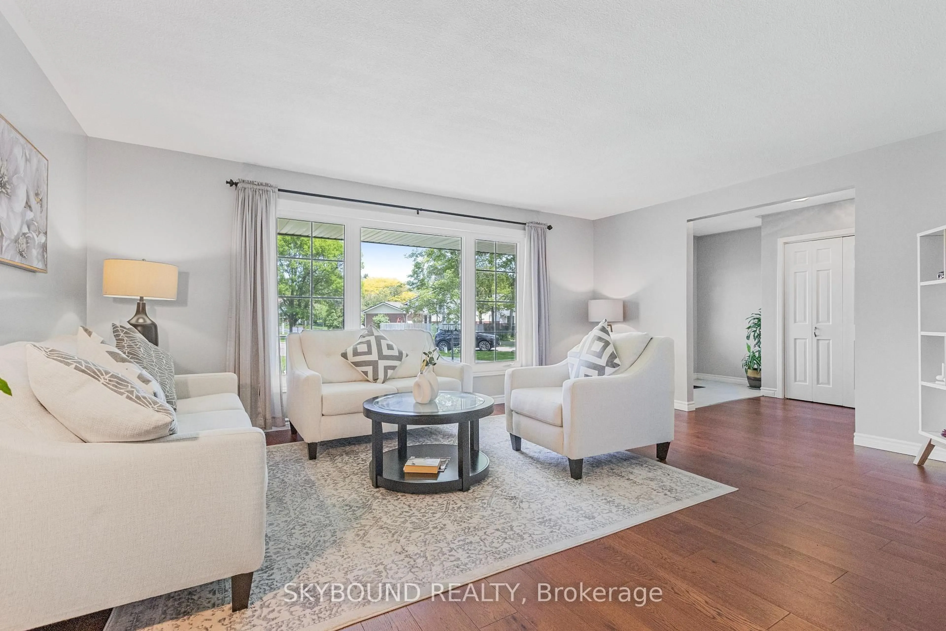 Living room with furniture, unknown for 6 Roselawn Crt, Norfolk Ontario N0A 1N4